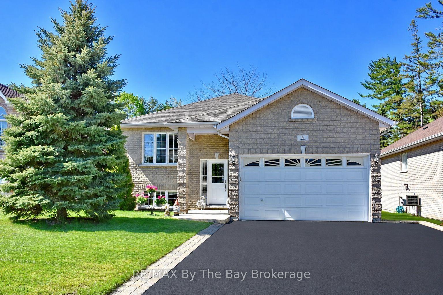 4 Anthony Street, Wasaga Beach — Detached for sale, photo 1
