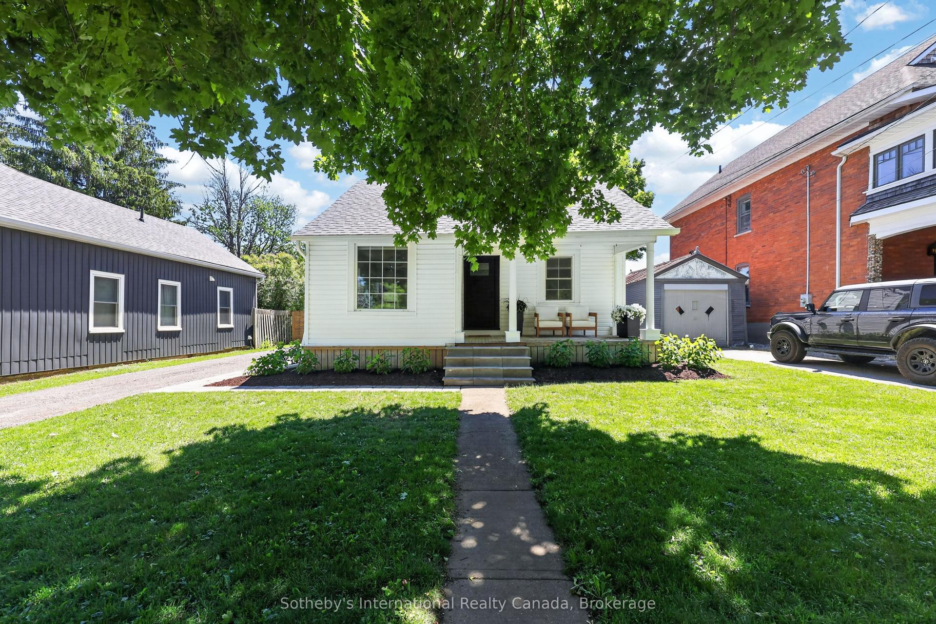 131 Bruce Street S, Blue Mountains — Detached for sale, photo 1