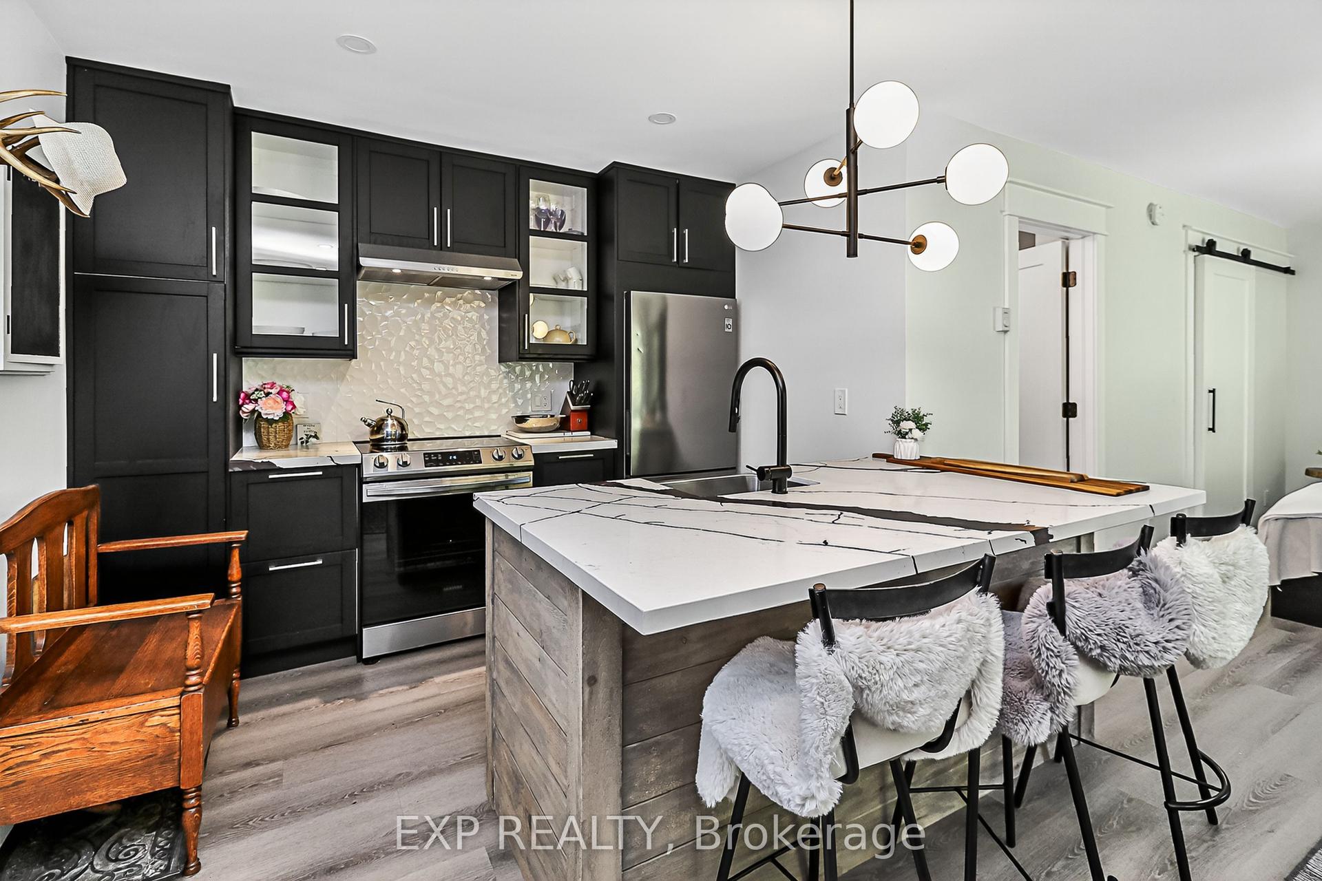 15 Dawson Drive 3 #3 — photo 1