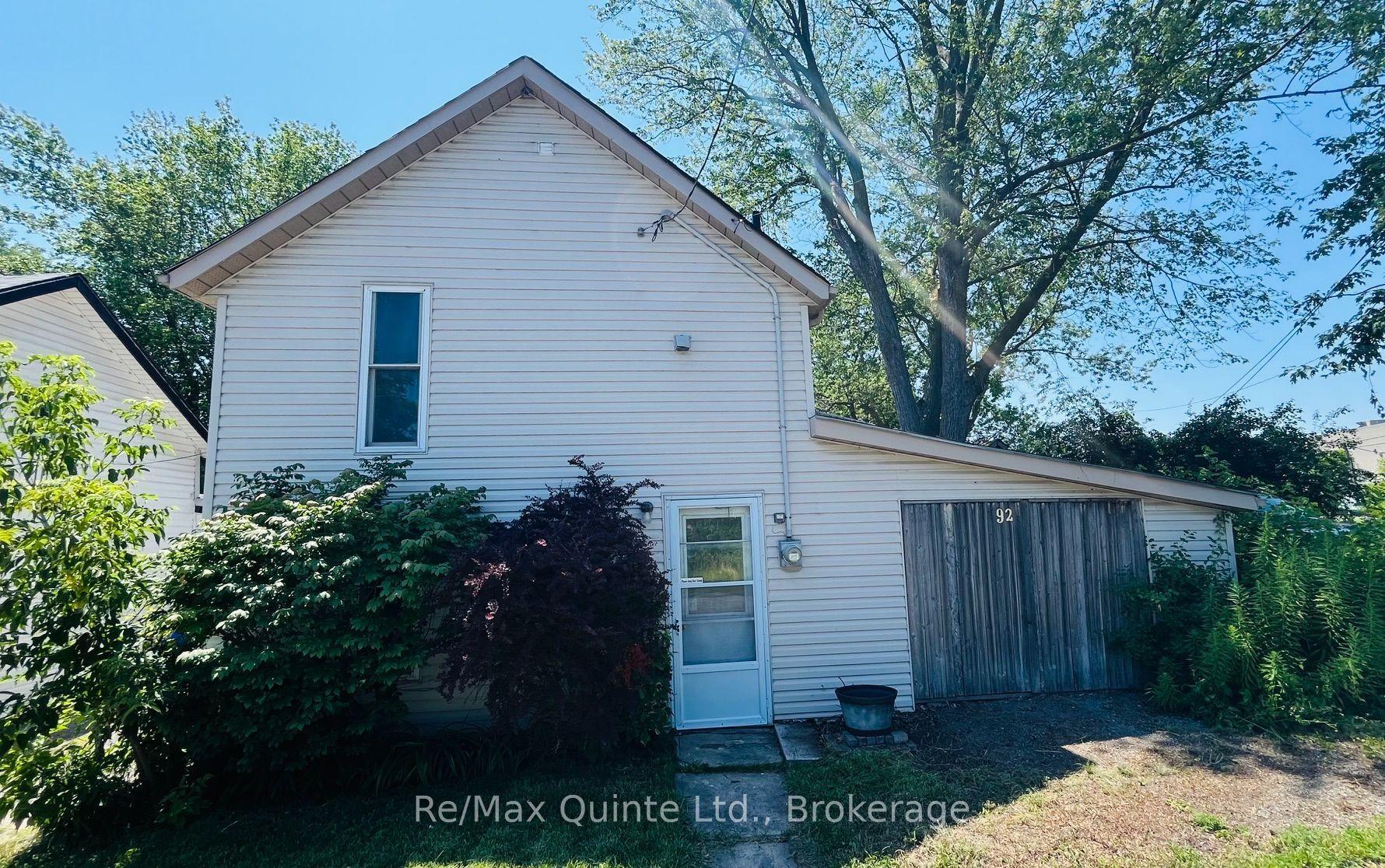 92 Foster Avenue S, Belleville — Detached for sale, photo 1