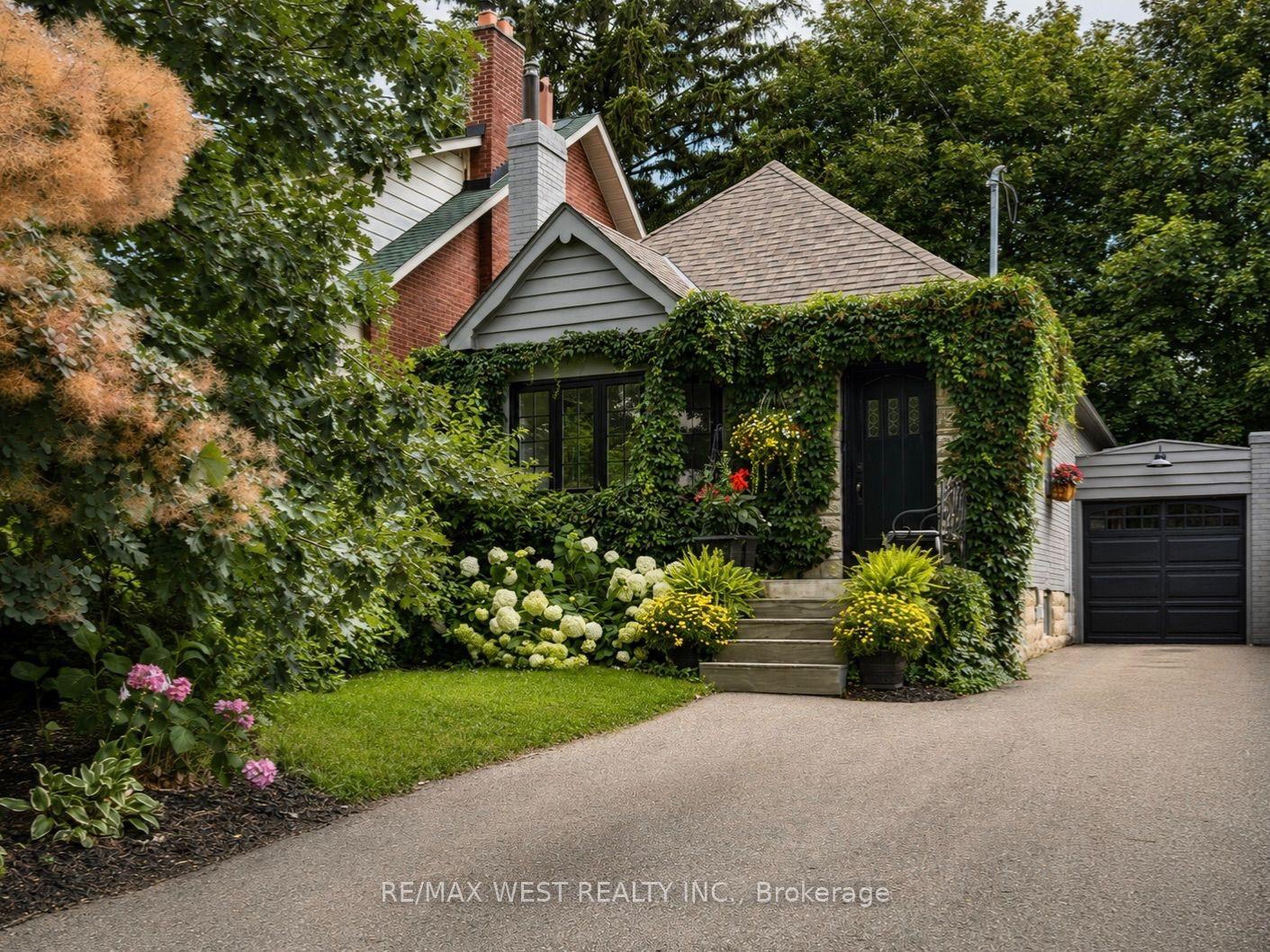 12 Brentwood Road S, Toronto — Detached for sale, photo 1