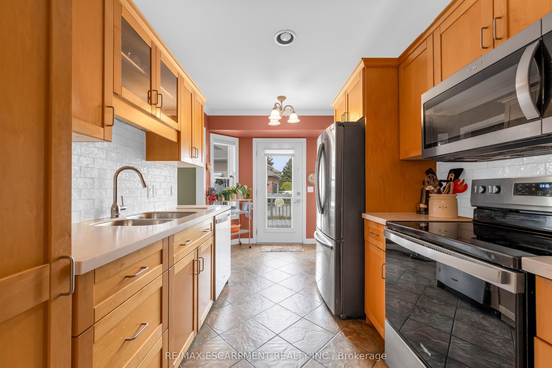 50 Spadara Drive — photo 1
