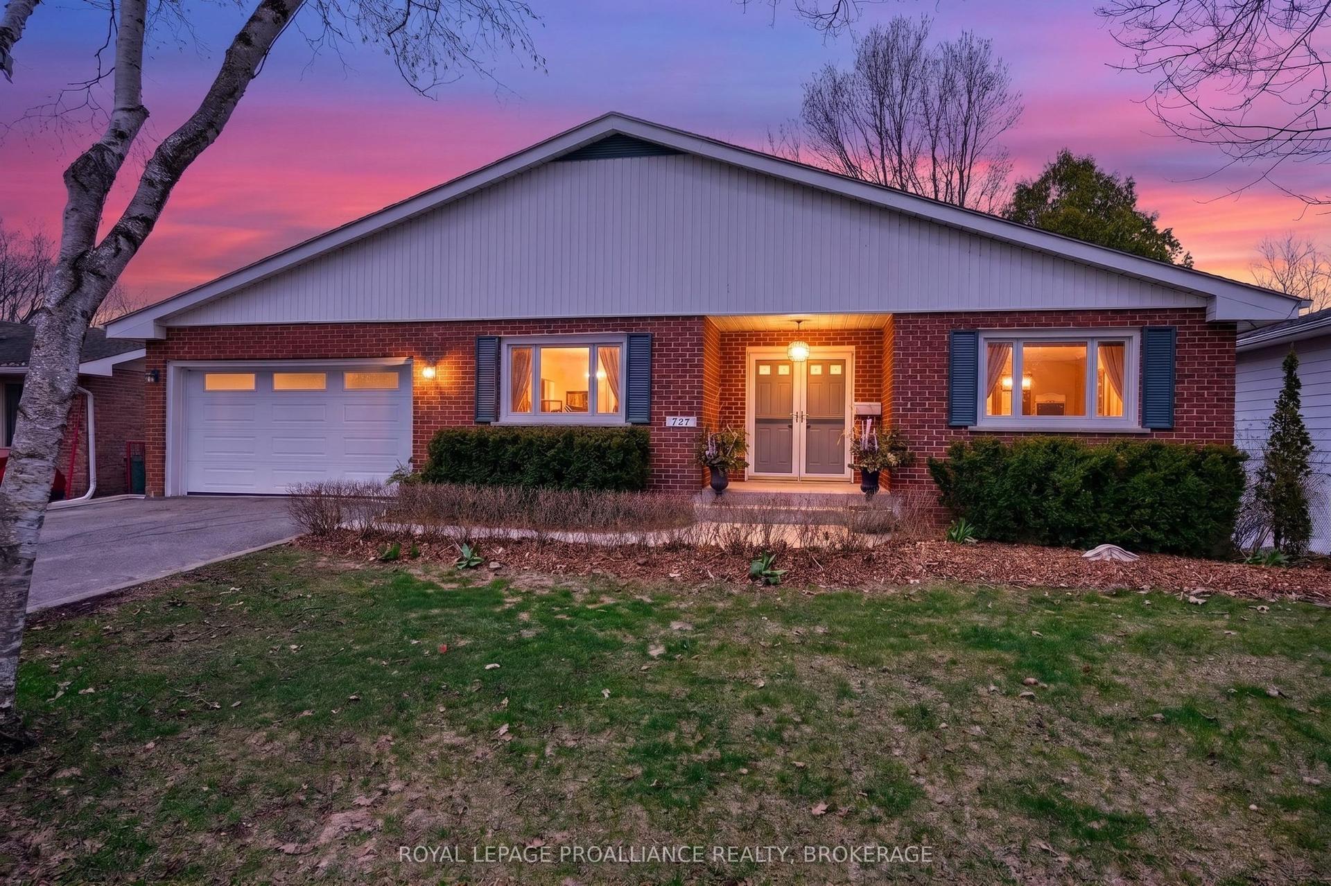 727 Aylmer Crescent — photo 1