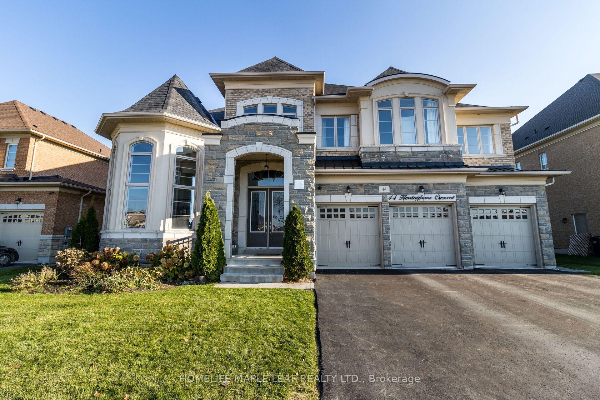 44 Herringbone Crescent — photo 1
