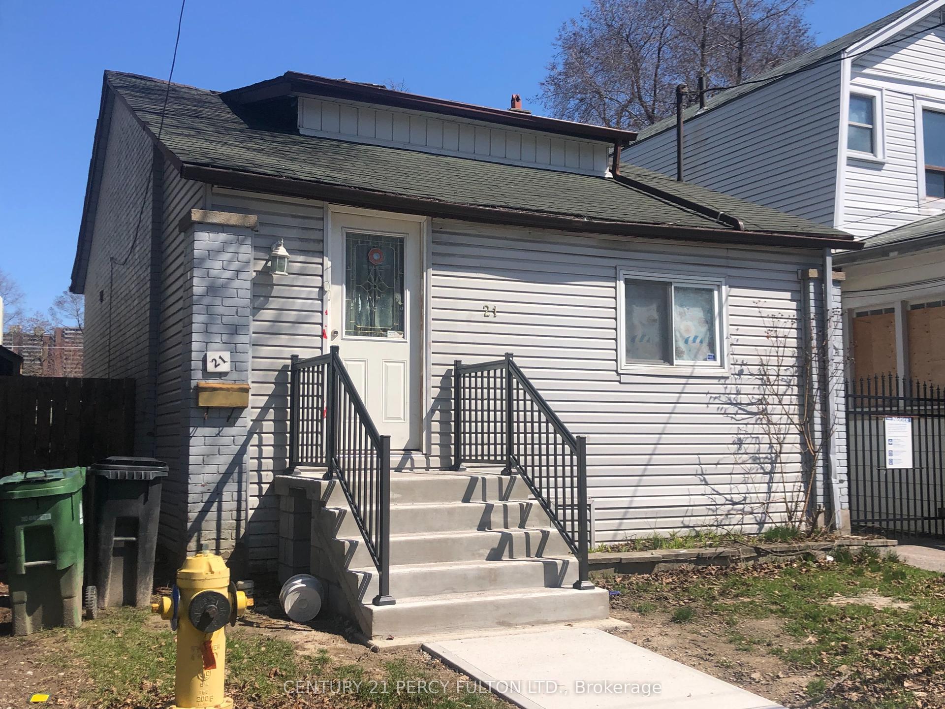 21 Eastdale Avenue, Toronto — Detached for sale, photo 1