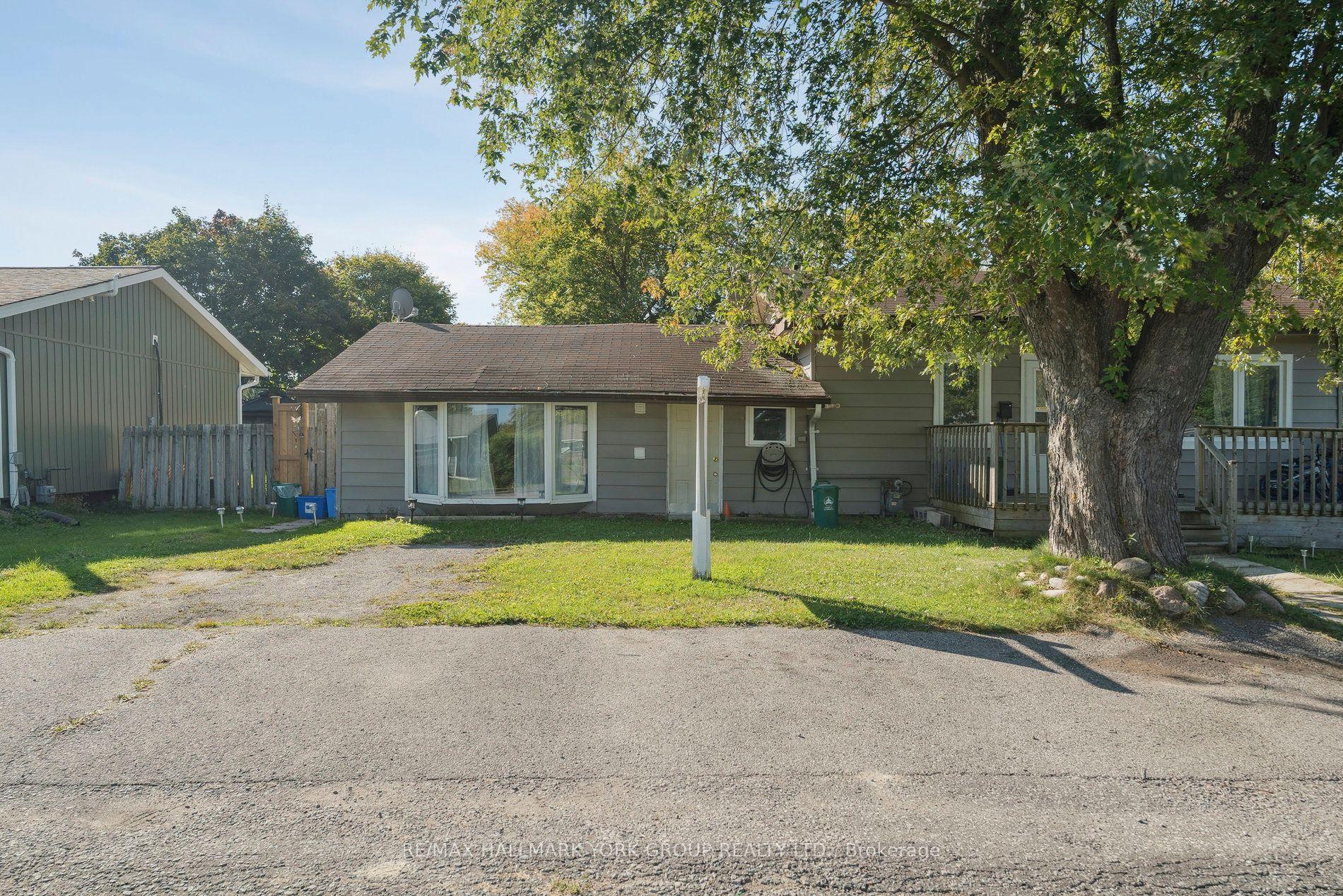 351 Winnifred Drive (East) #(East) — photo 1