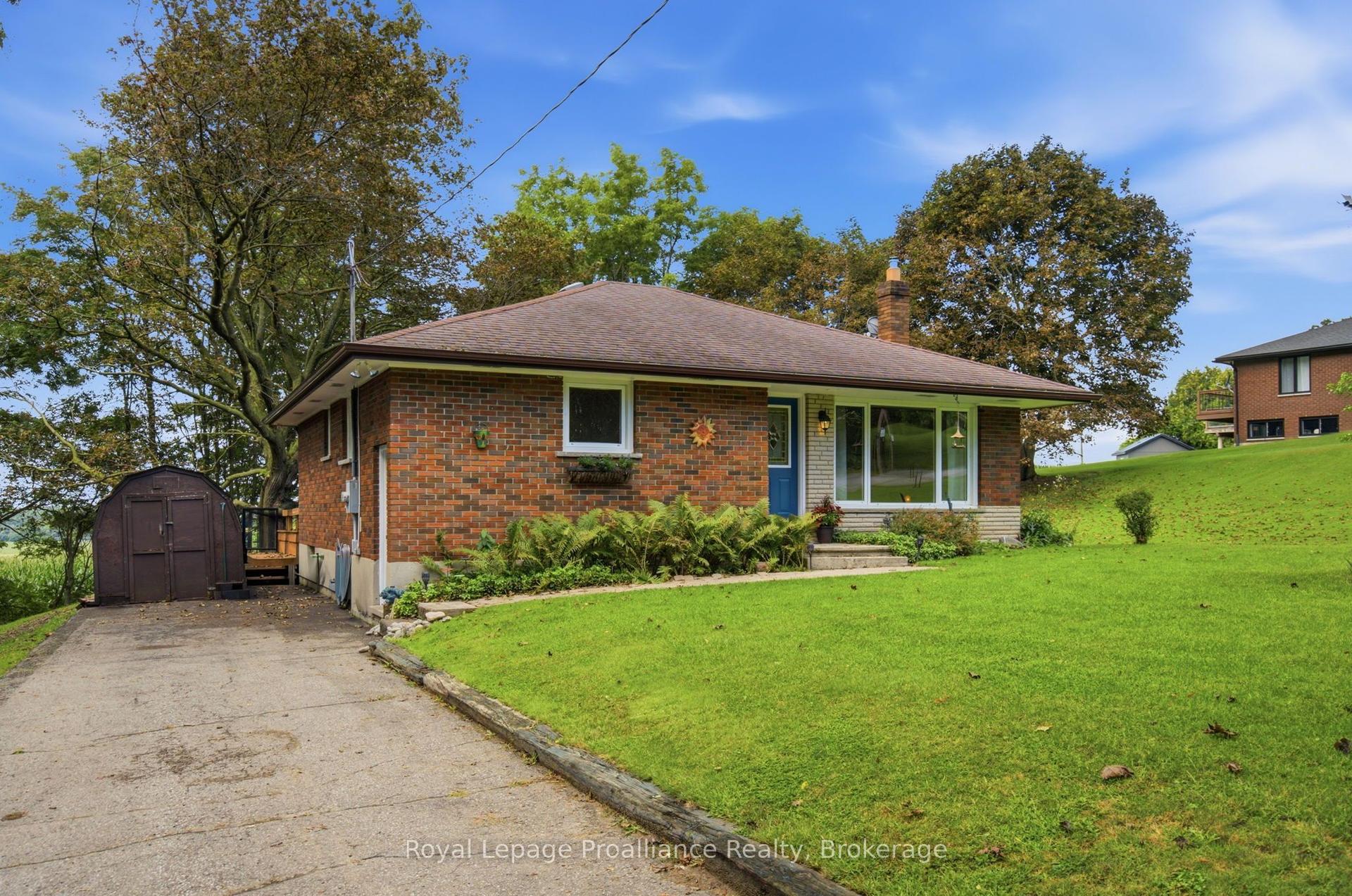 8161 Danforth Road W, Hamilton Township — Detached for sale, photo 1
