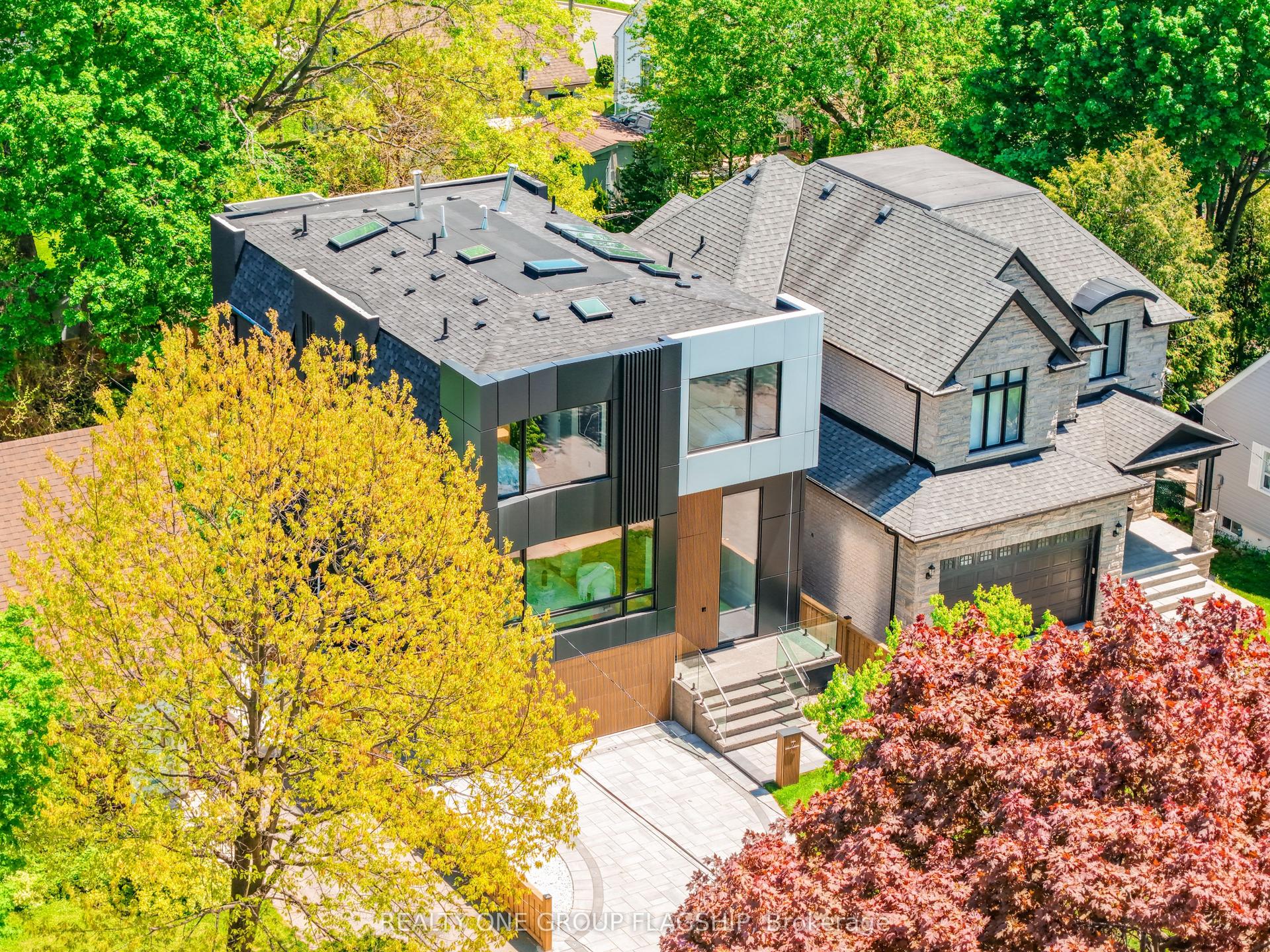 7 Bentley Drive — photo 1