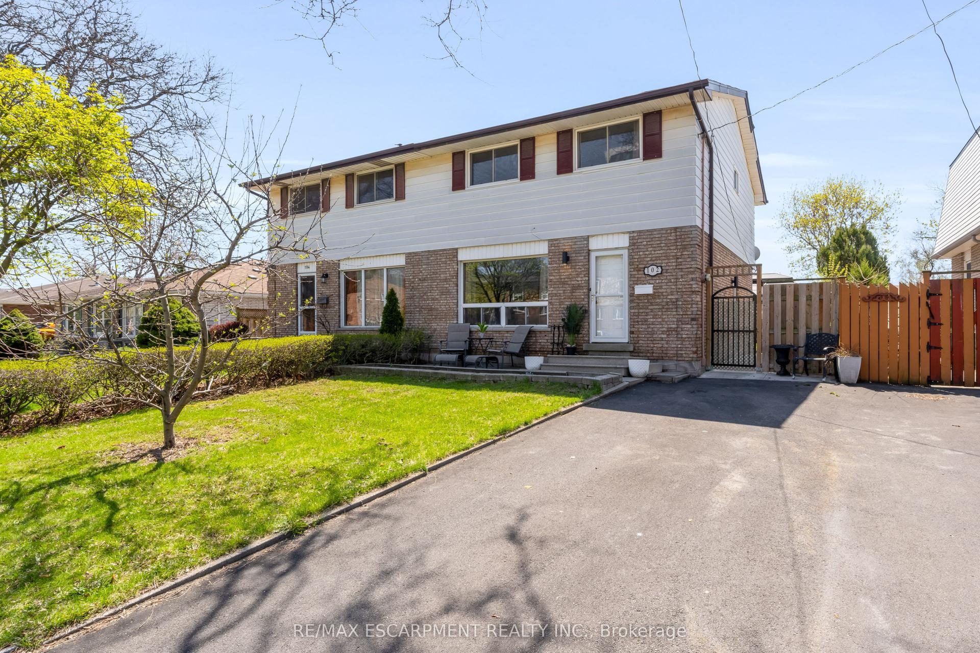 102 Berkindale Drive — photo 1