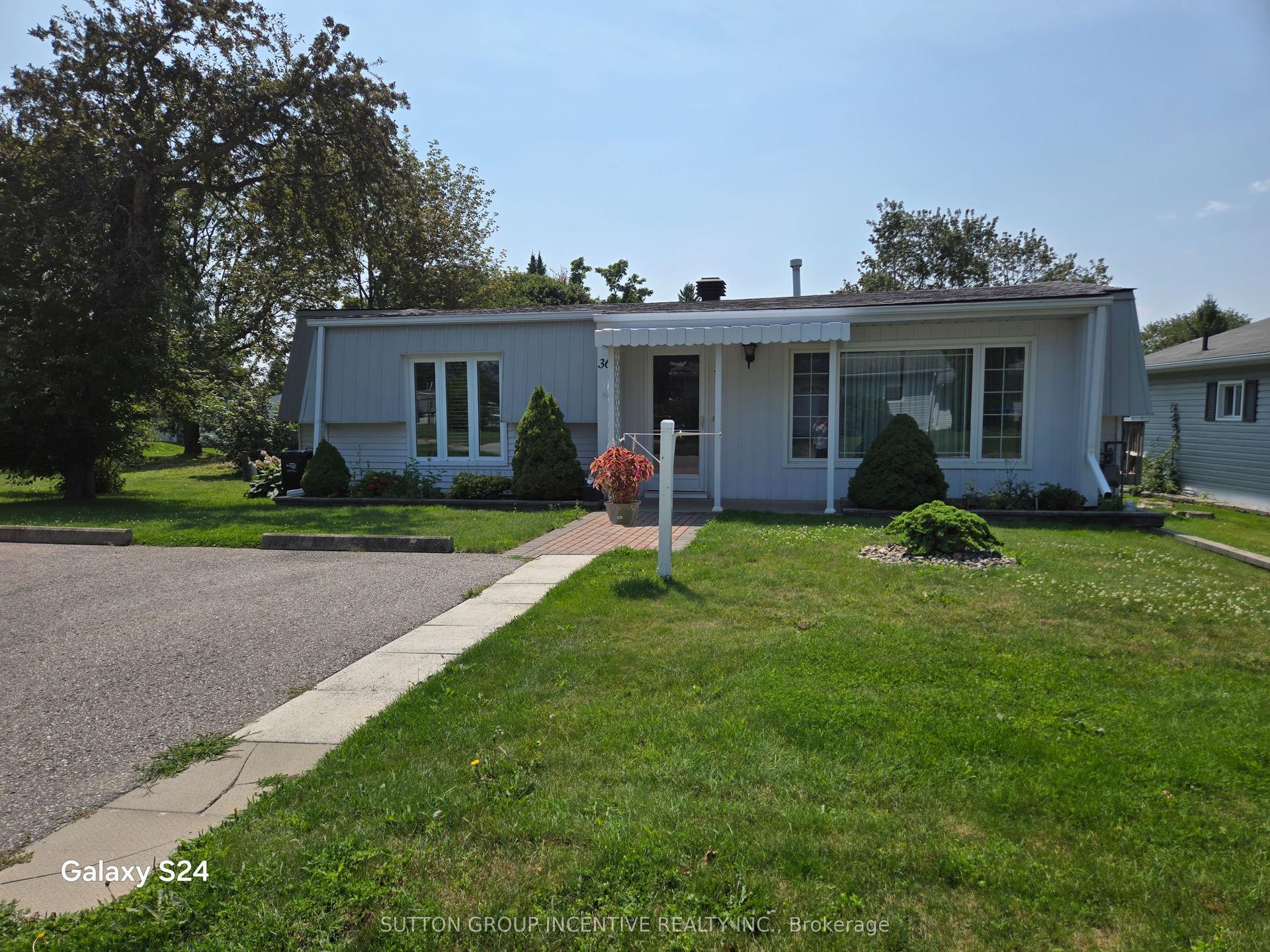 36 Weeping Willow Drive, Innisfil — Detached for sale, photo 1