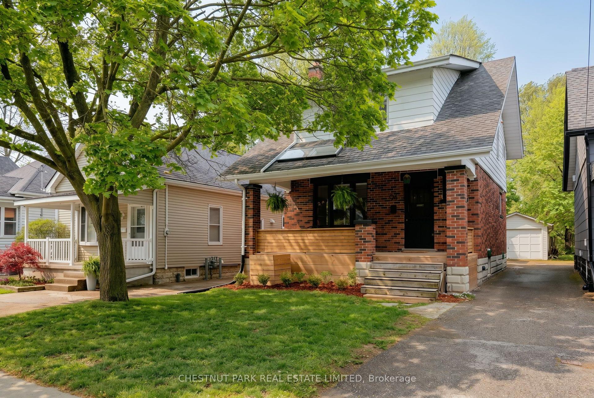 94 Briscoe Street E — photo 1