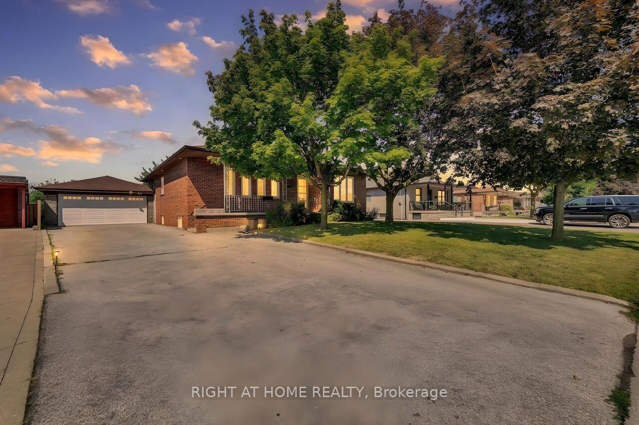 110 Jay Street, Toronto — Detached for sale, photo 1