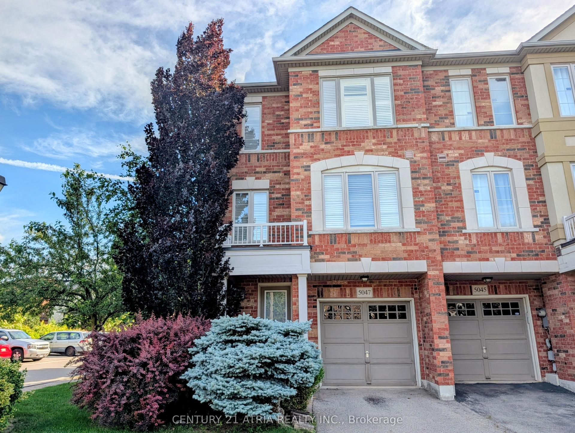 5047 Warwickshire Way — photo 1