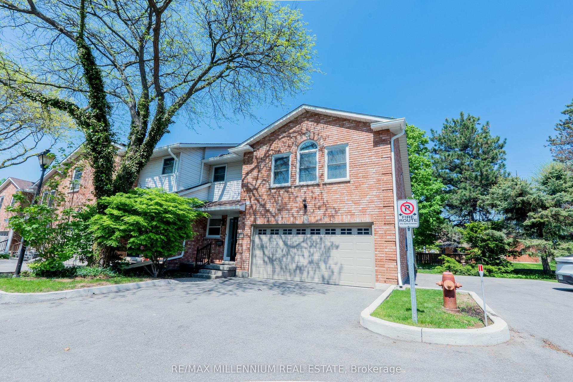 230 Meadowbrook Drive 11 #11, Hamilton — Condo Town for sale, photo 1