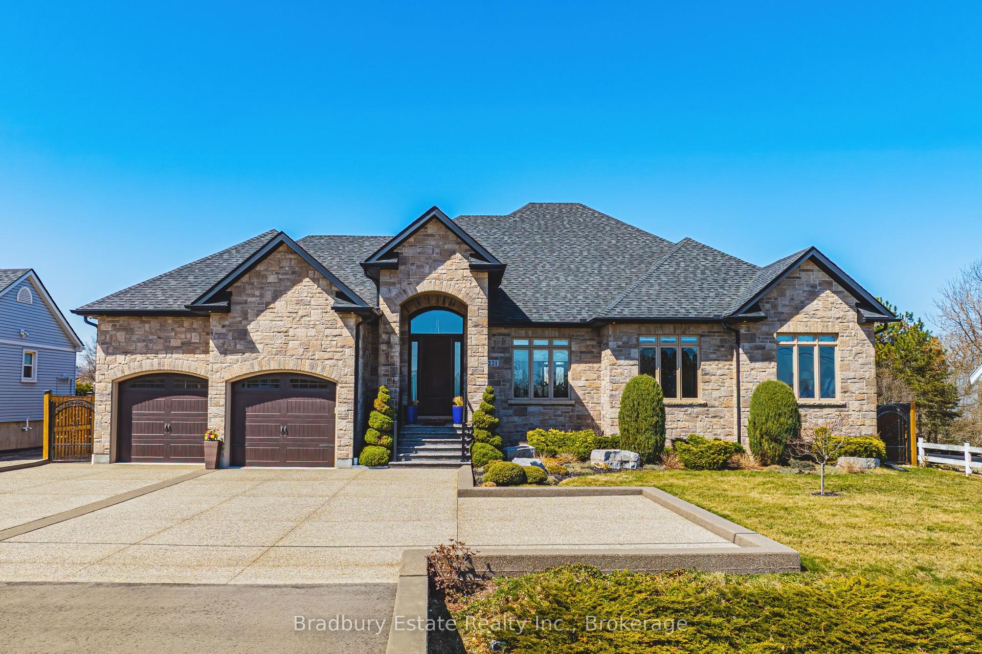 221 Glover Road — photo 1