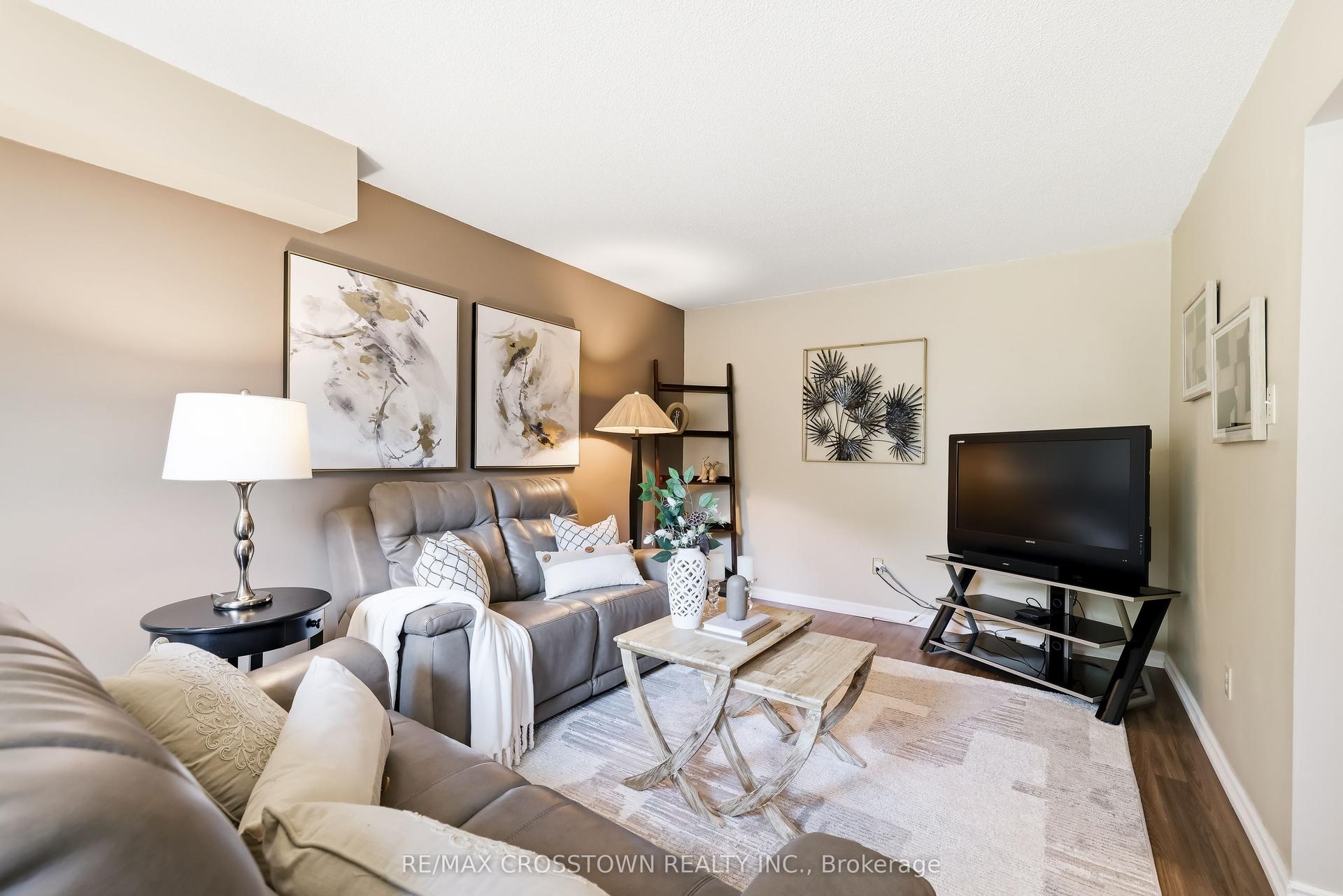 4 Martinet Street, Whitby — Detached for sale, photo 1