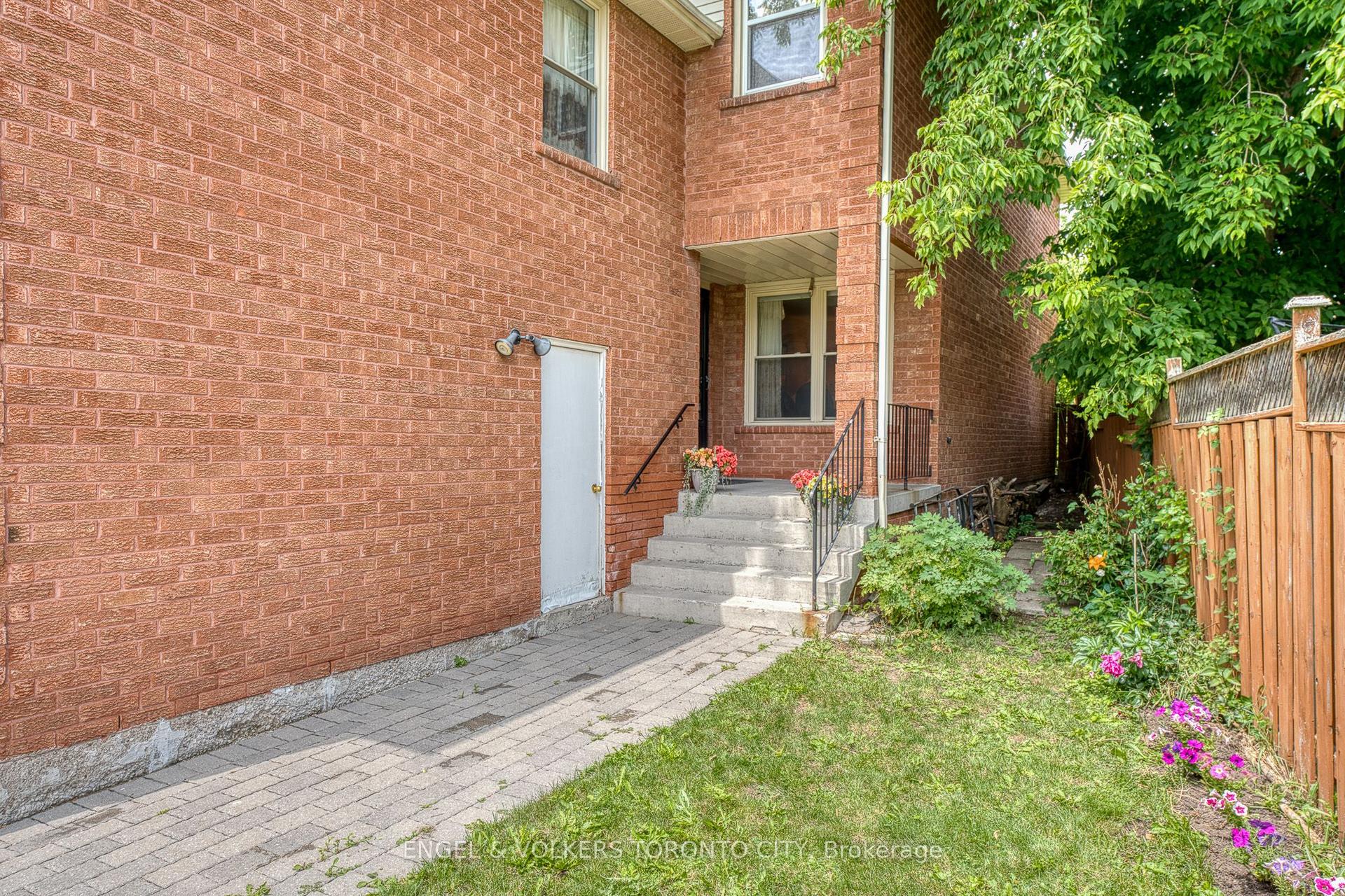 12 Millbank Court — photo 1
