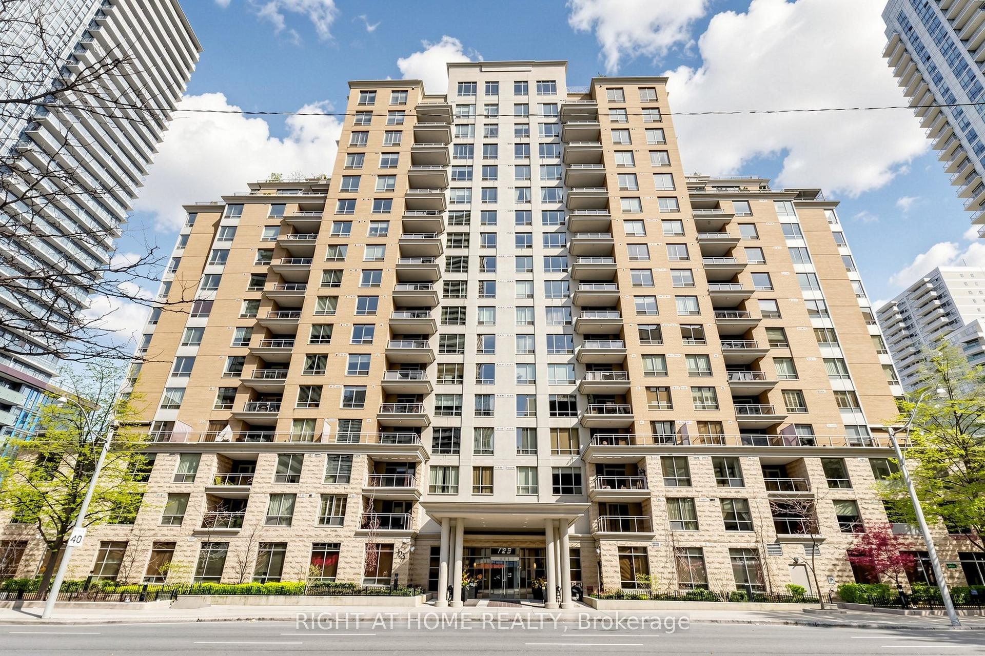 123 Eglinton Avenue E PH4 #PH4 — photo 1