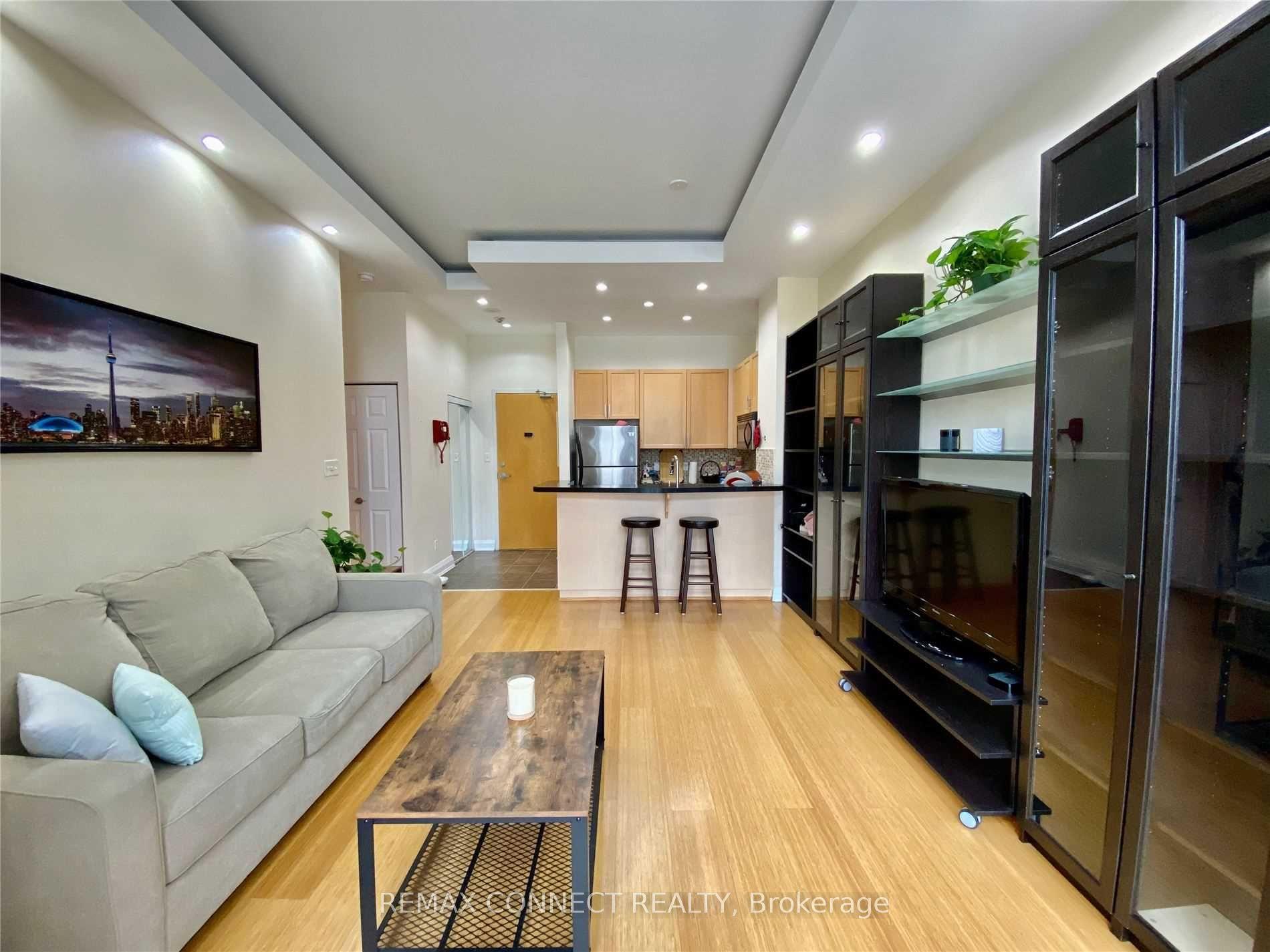 8 Wellesley Street E 1006 #1006 — photo 1