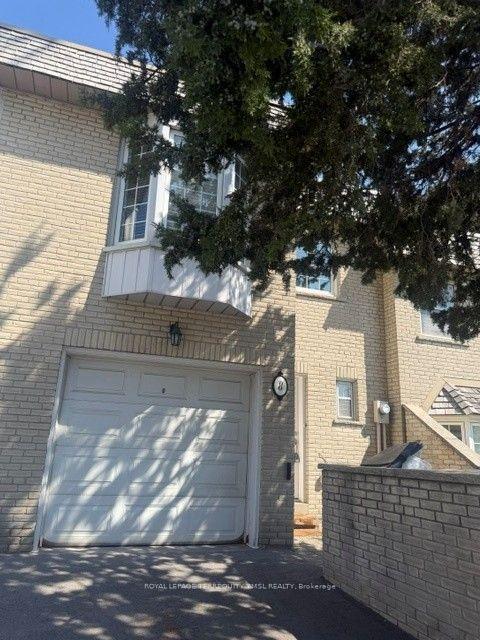 8 Farmstead Road, Toronto — Condo Town for lease, photo 1
