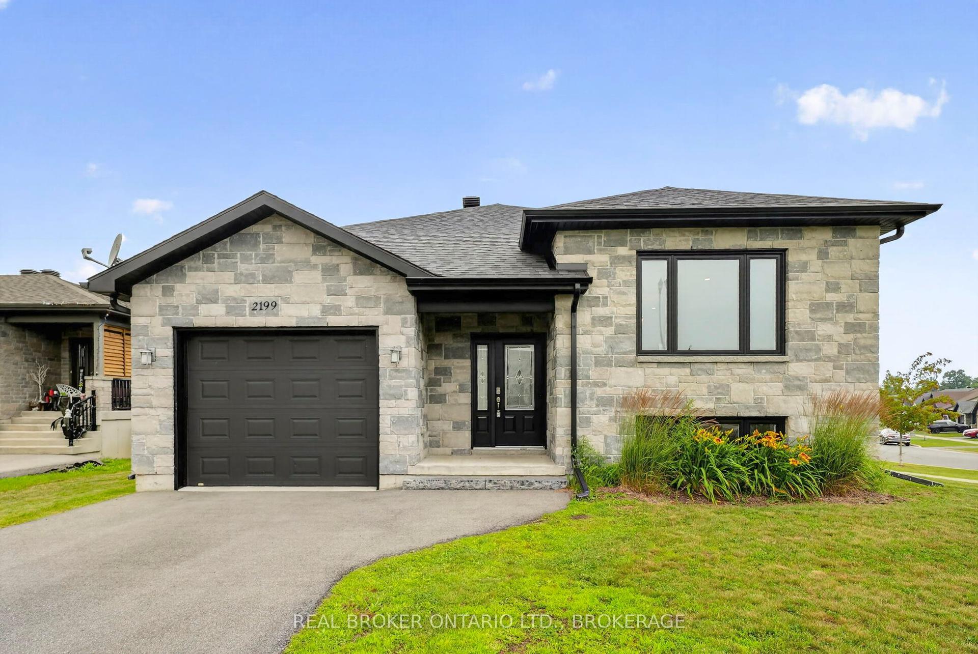 2199 Burke Avenue, Cornwall — Detached for sale, photo 1