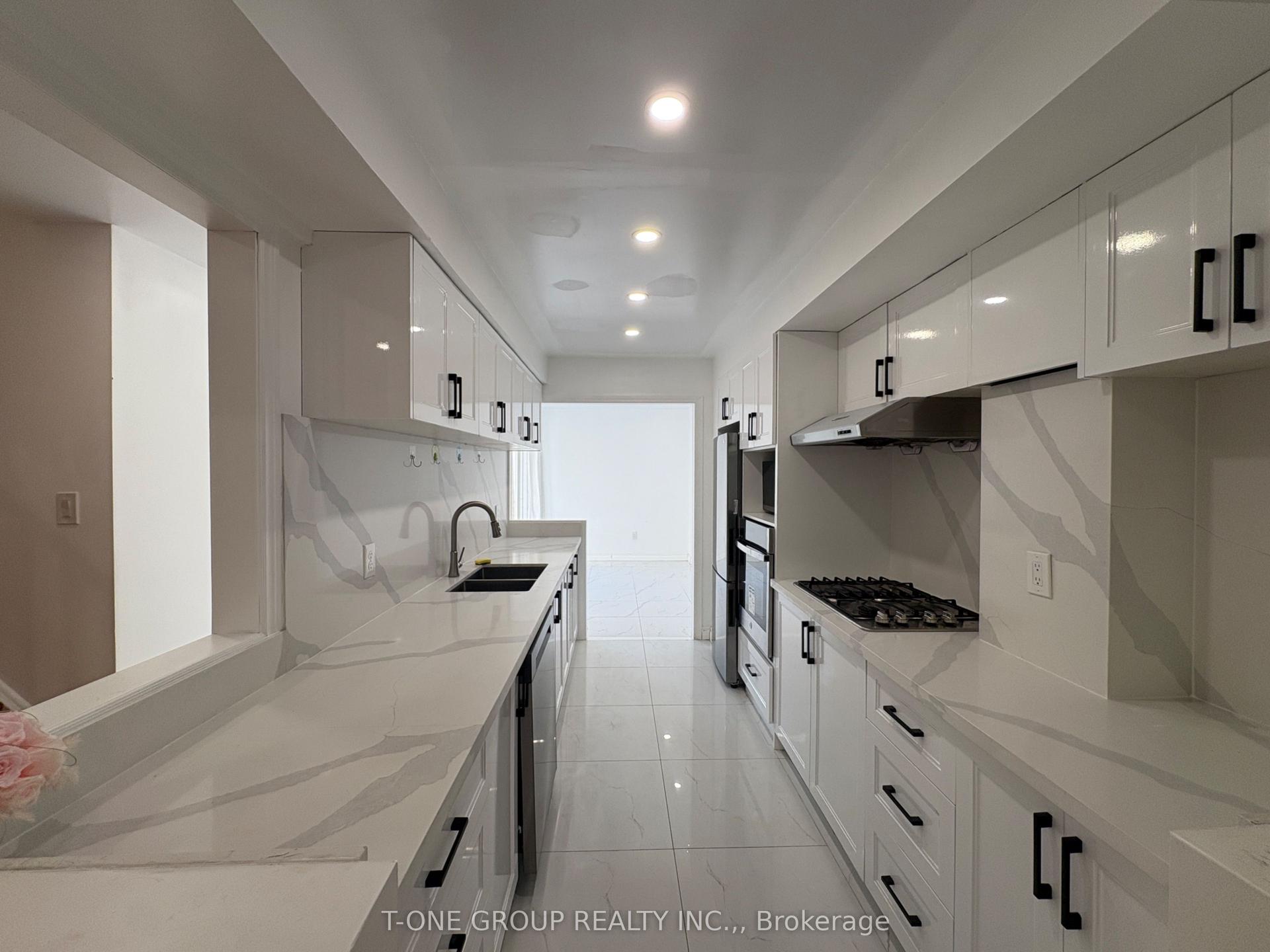49 Ambercroft Boulevard — photo 1