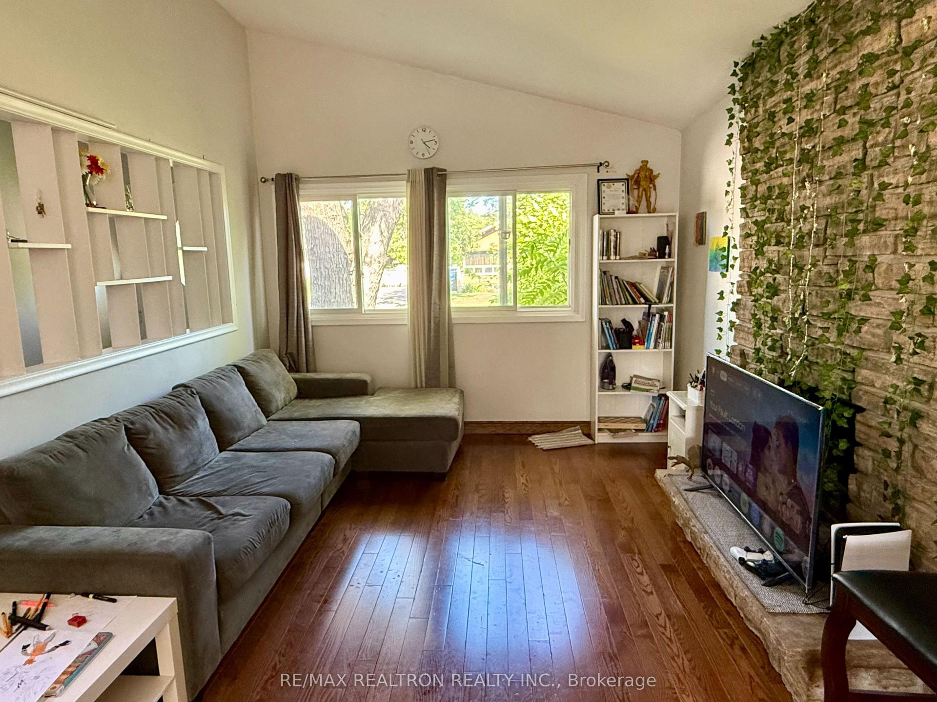 6 Mid Pines Road Upper #Upper — photo 1