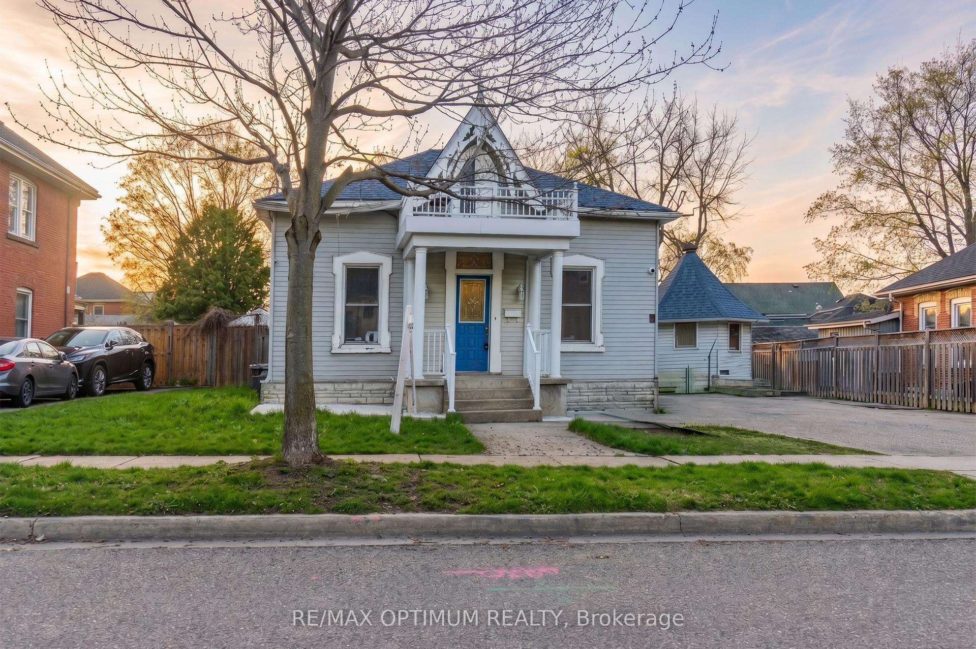 4 Denison Avenue — photo 1