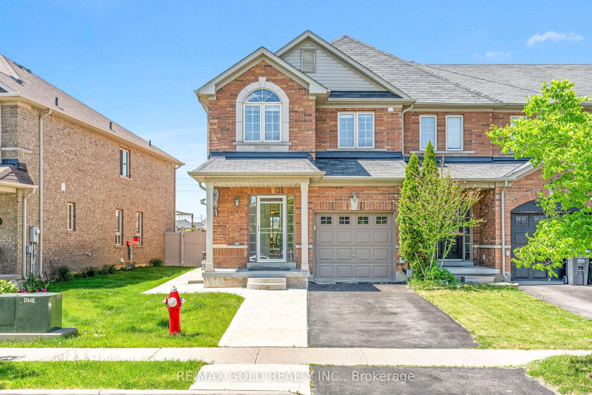 100 Tomabrook Crescent — photo 1