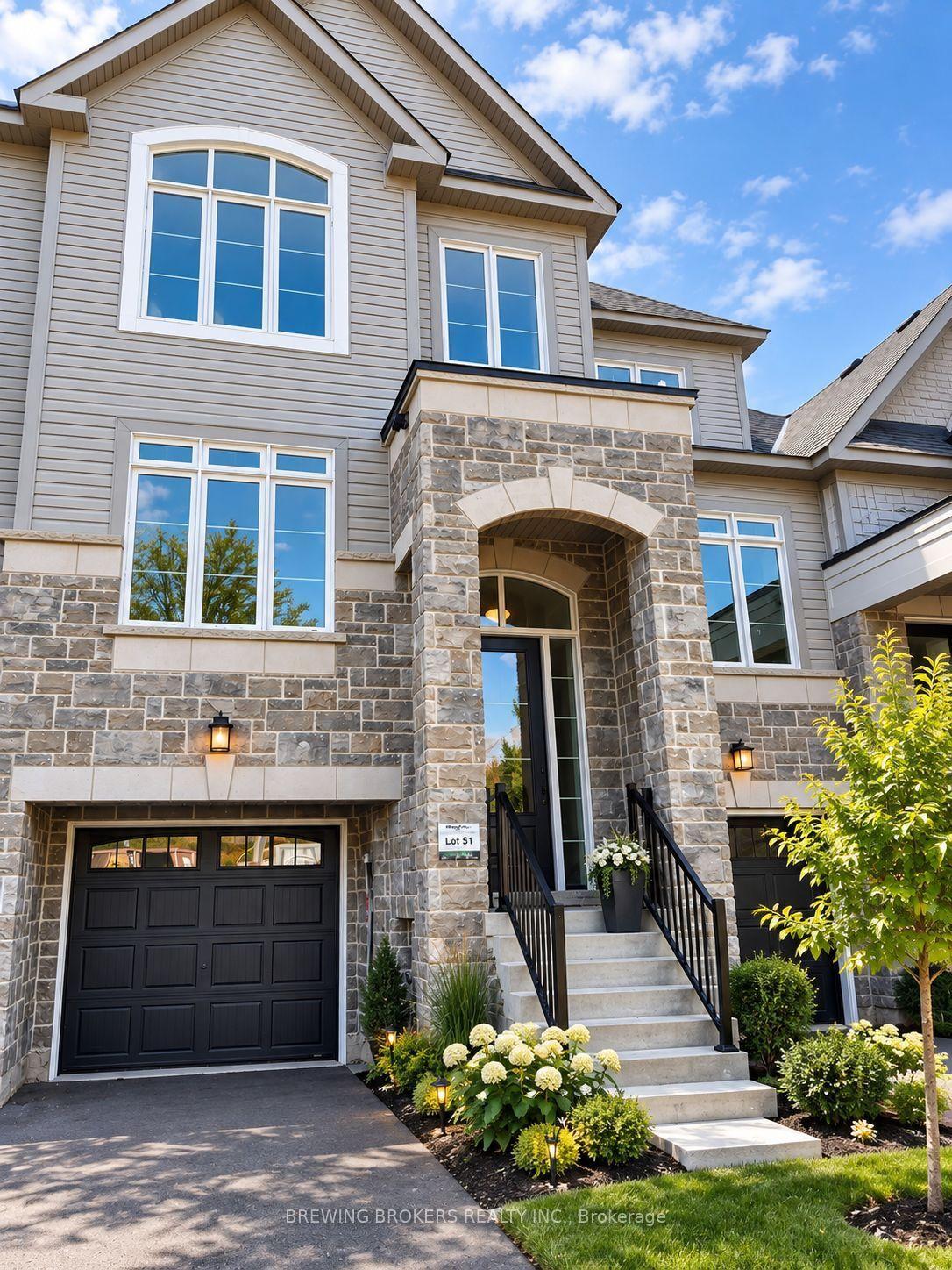 25 Lyall Stokes Circle, East Gwillimbury — Townhouse for lease, photo 1