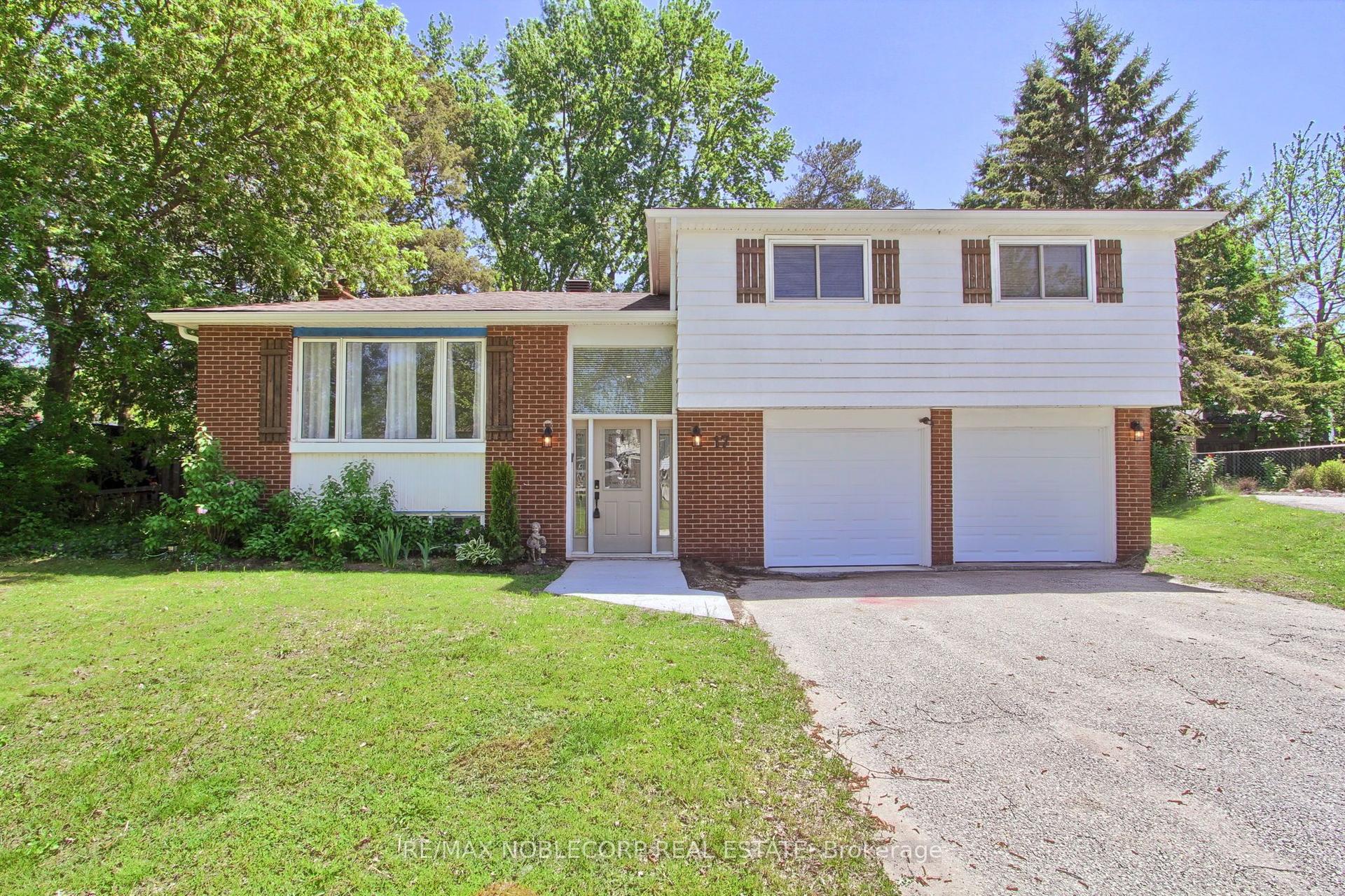 17 Larkdale Crescent, Essa — Detached for lease, photo 1