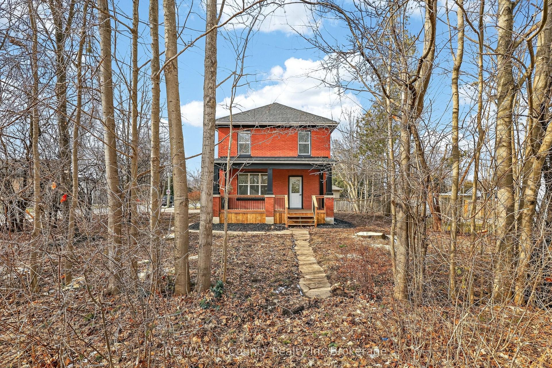 394 Wellington Street — photo 1