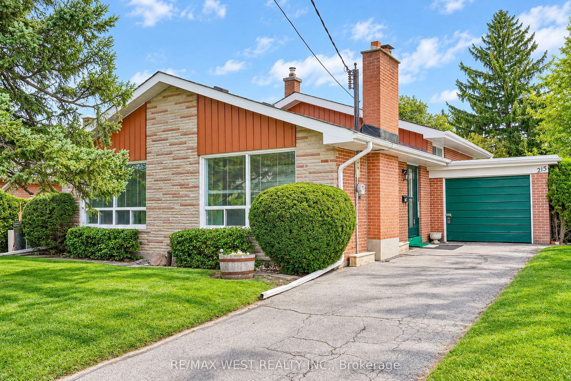 215 Acton Avenue, Toronto — Detached for sale, photo 1