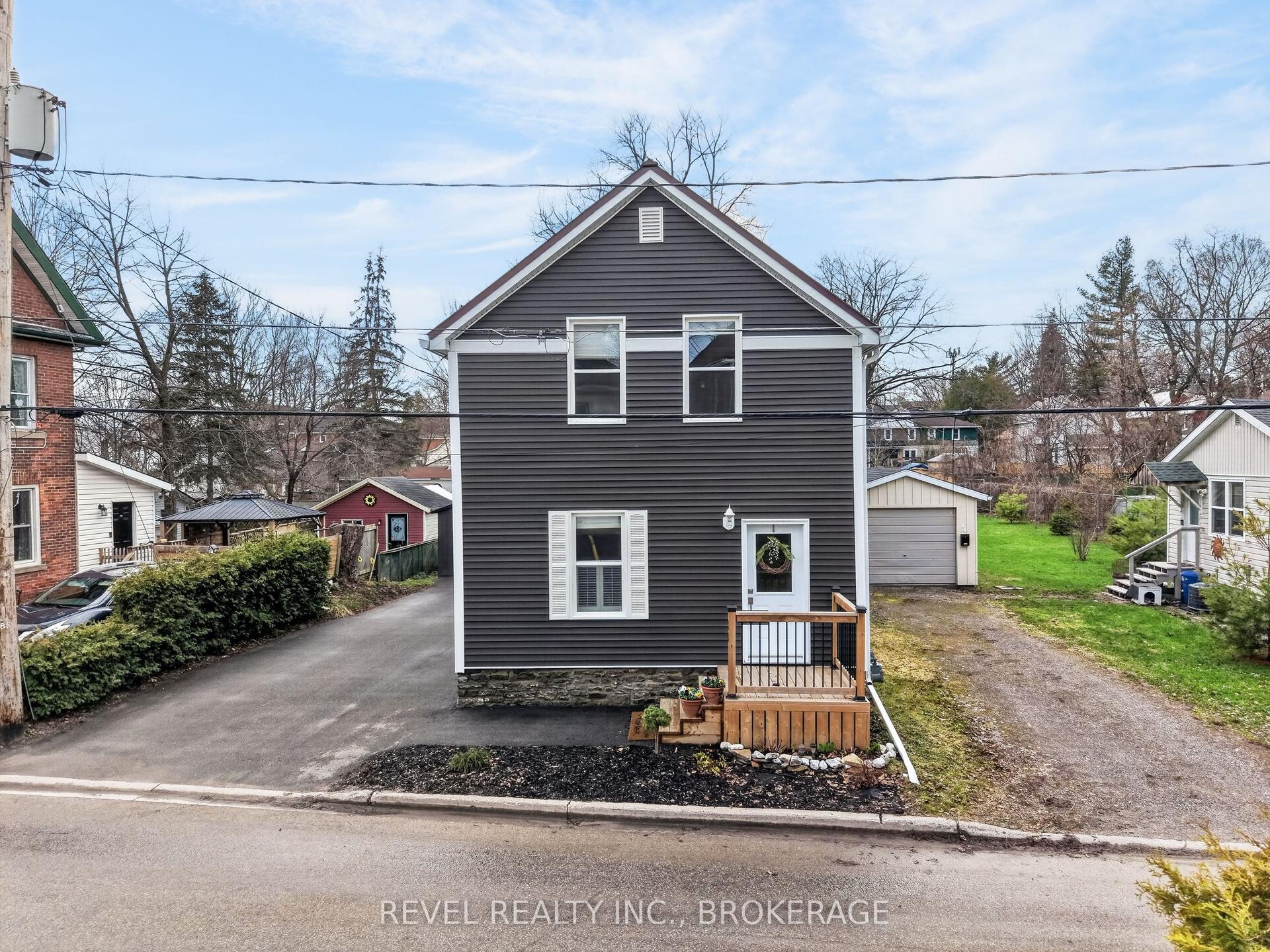 38 Bennett Street, Brockville — Detached for sale, photo 1