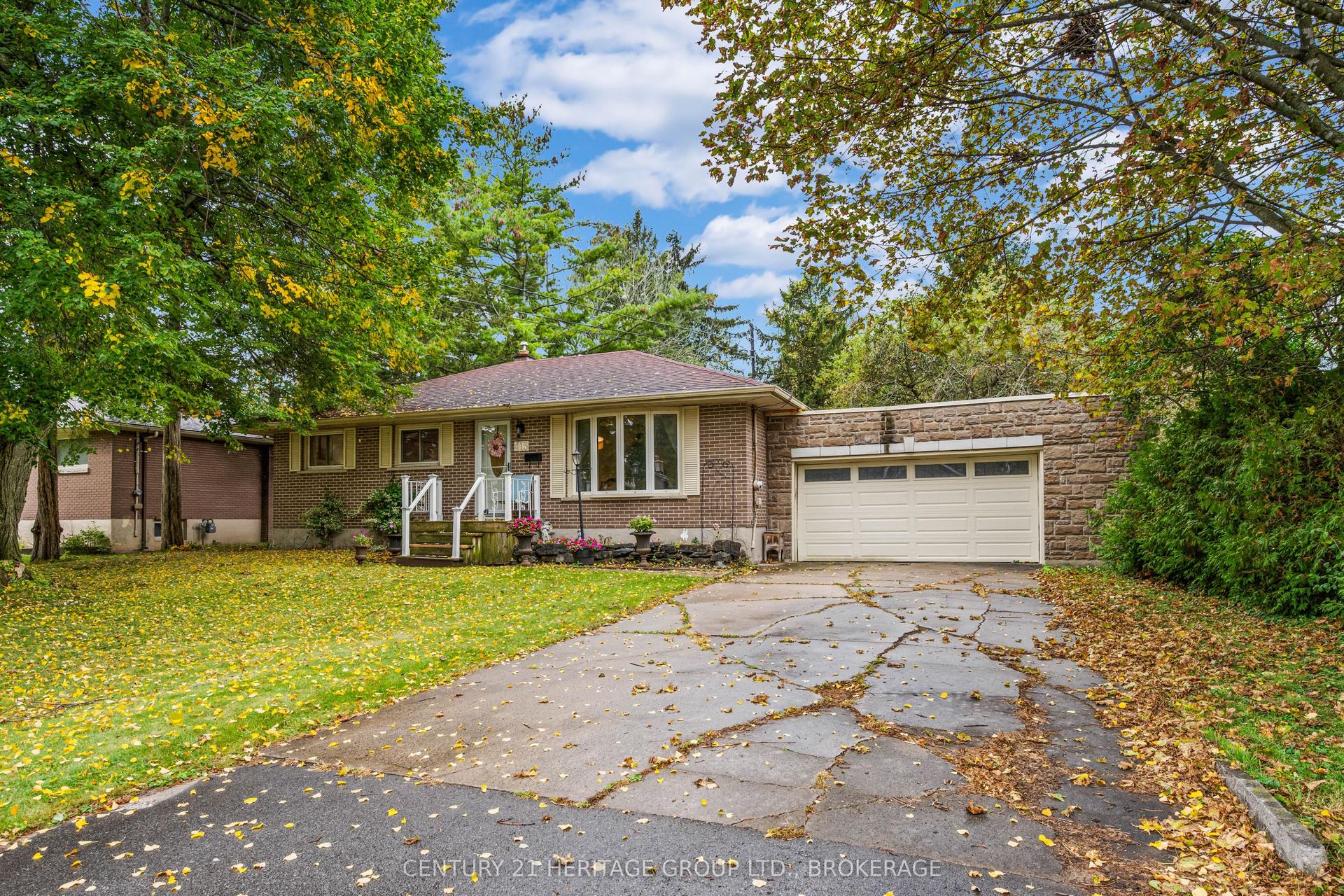 413 Maple Ridge Drive, Kingston — Detached for sale, photo 1