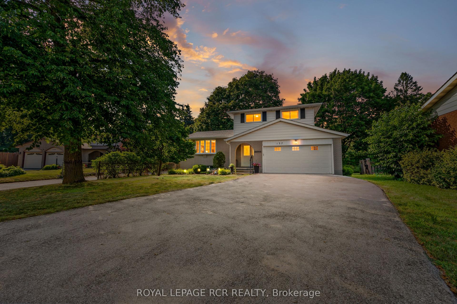 137 White Pine Crescent, Waterloo — Detached for sale, photo 1