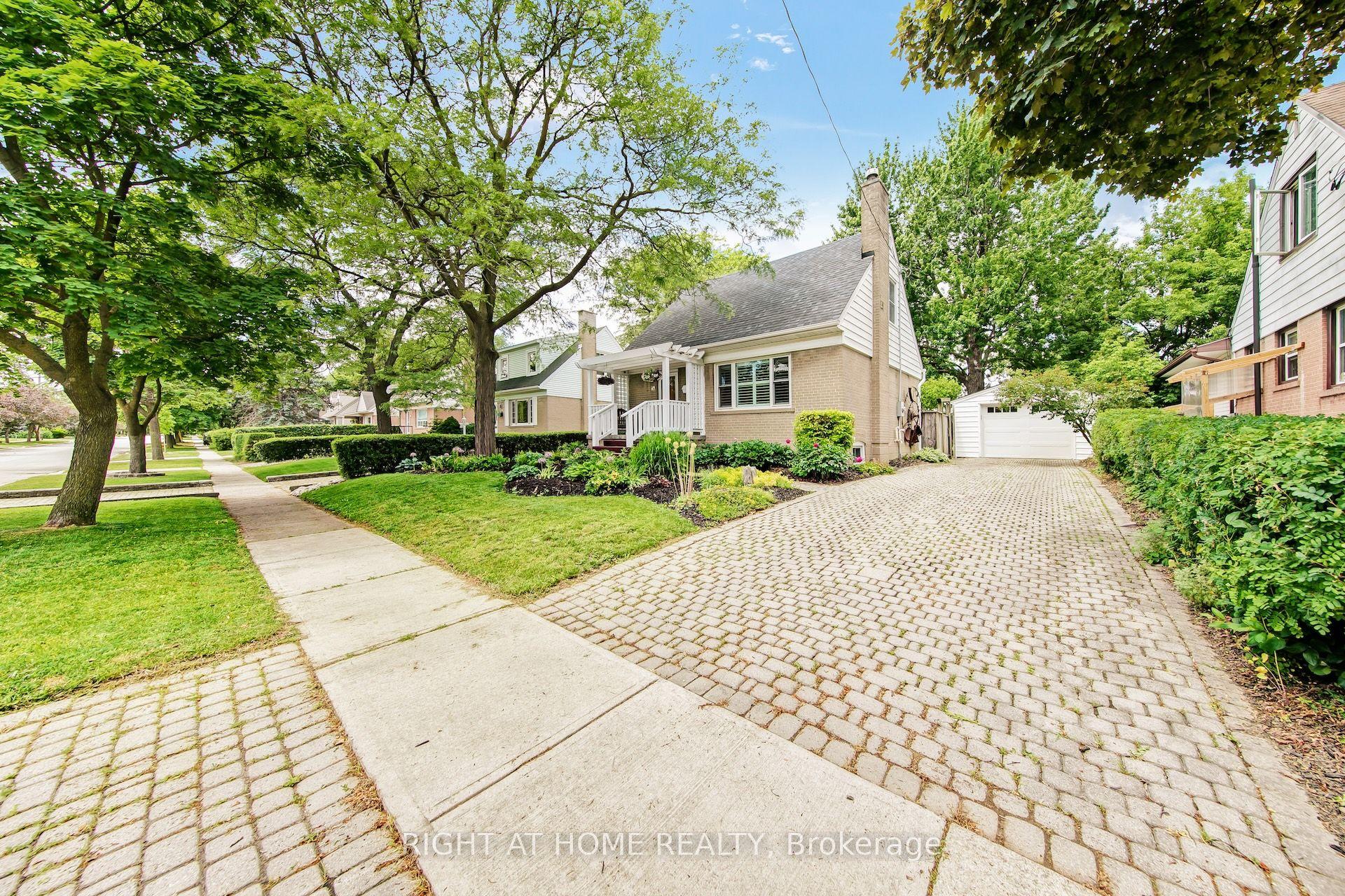 74 MCCAUL Street — photo 1