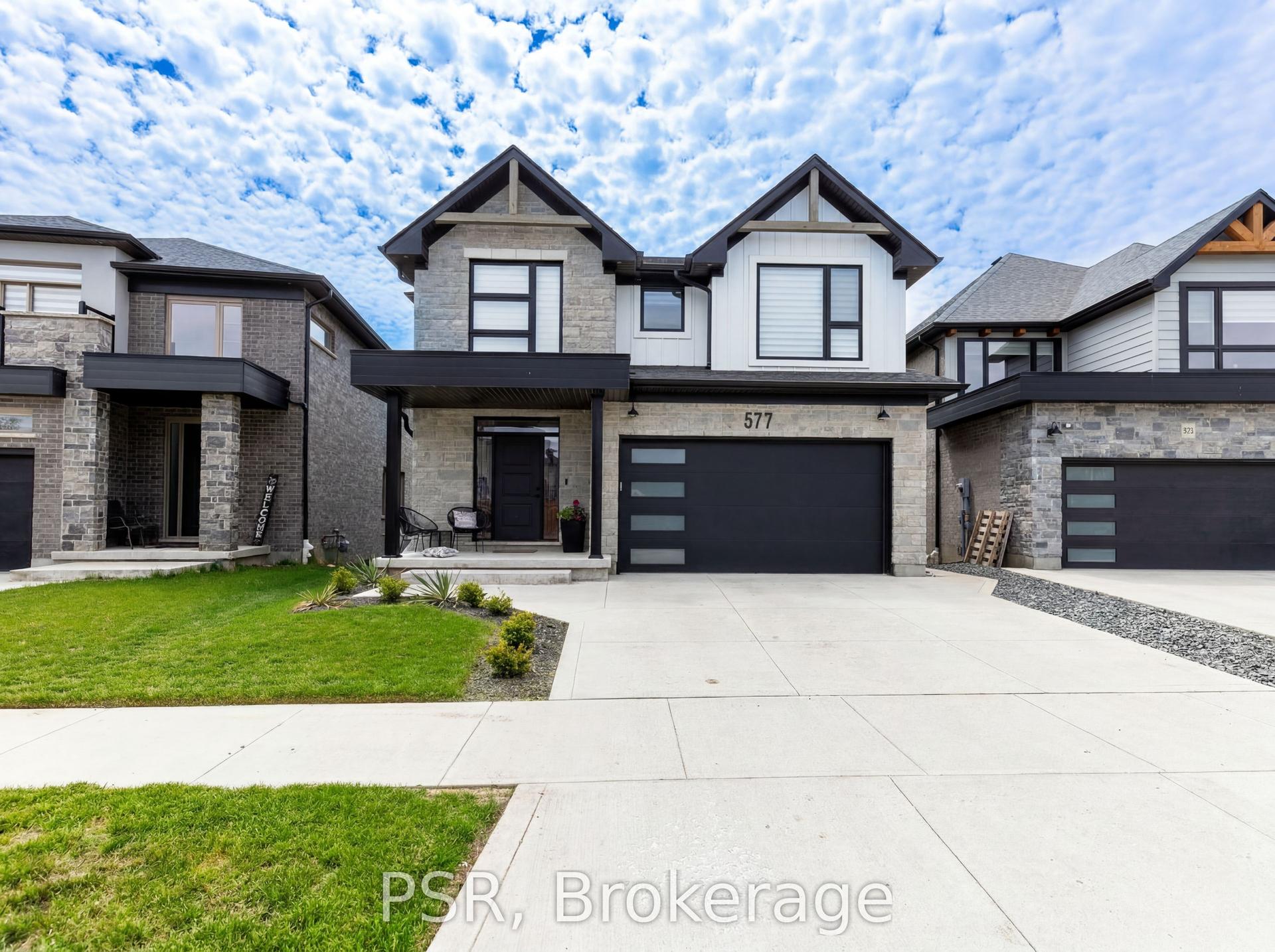577 Doonwoods Crescent — photo 1