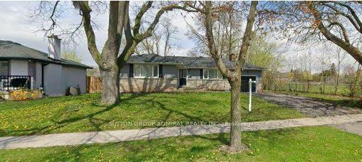 4447 Spruce Avenue, Burlington — Detached for sale, photo 1
