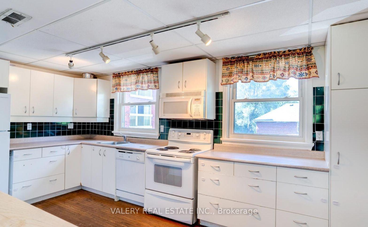47 Ranleigh Avenue 301 #301 — photo 1