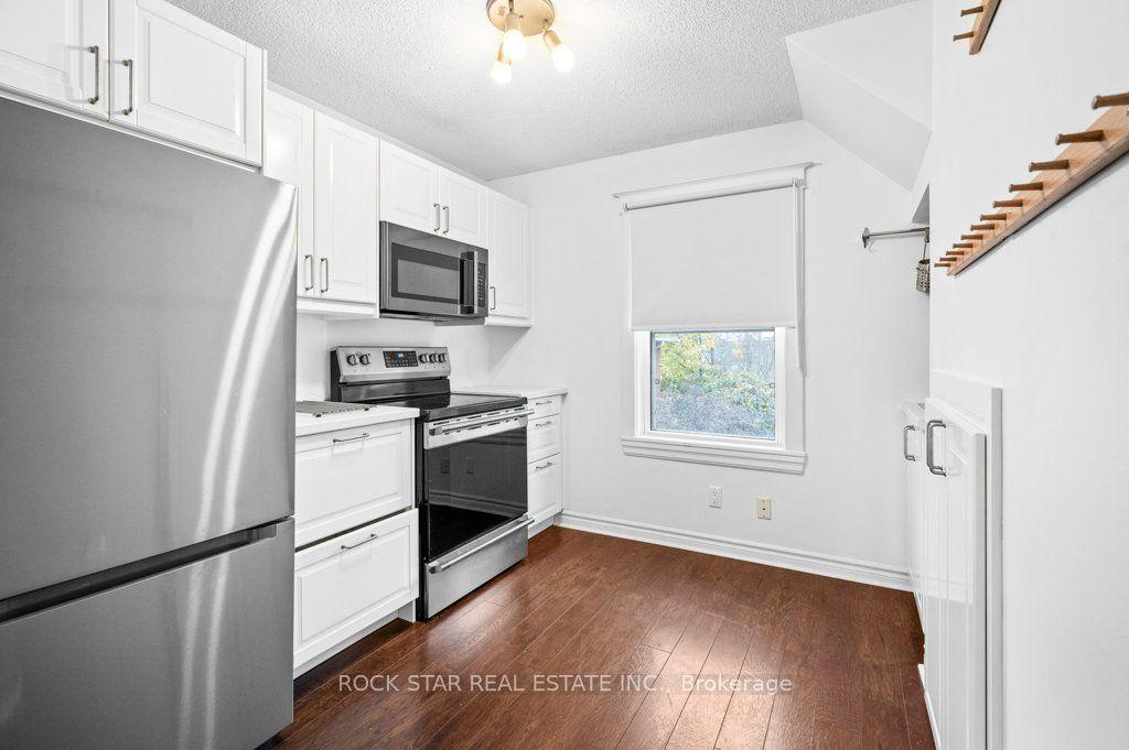 15 Melrose Avenue N Upper #Upper — photo 1