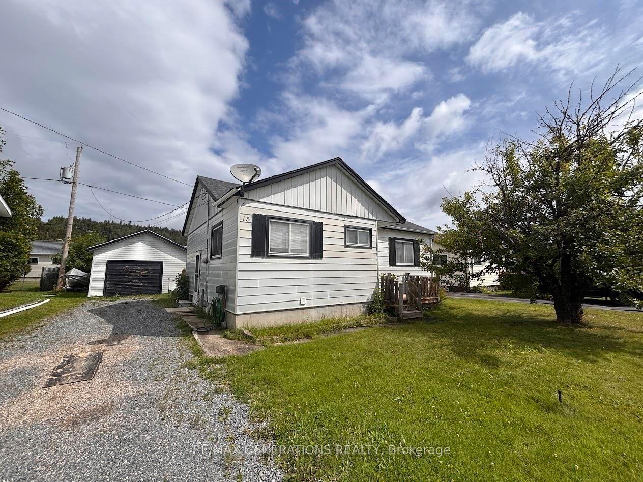 15 Falcon Avenue, Manitouwadge — Detached for sale, photo 1