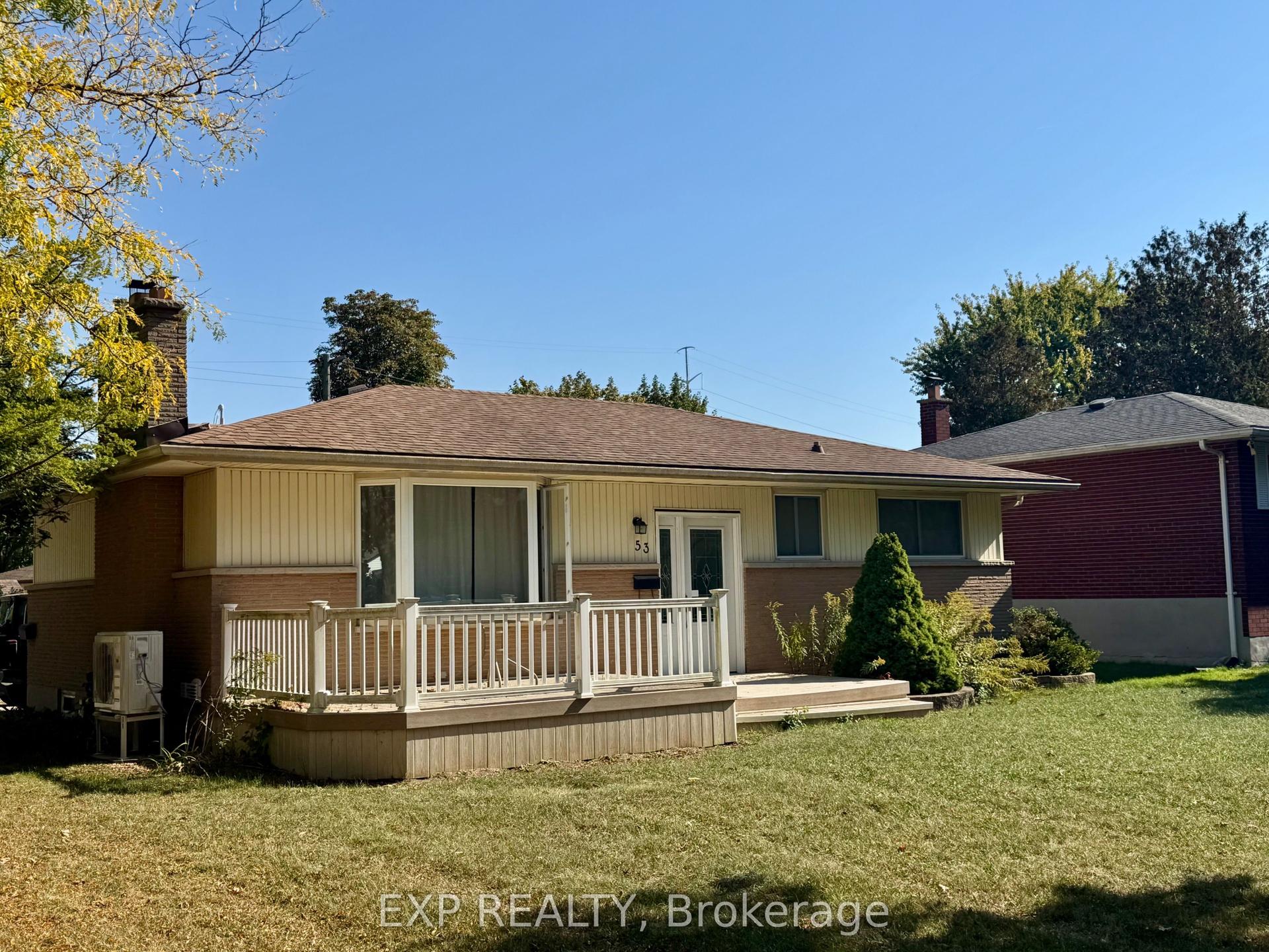 53 Madeira Drive, London East — Detached for sale, photo 1