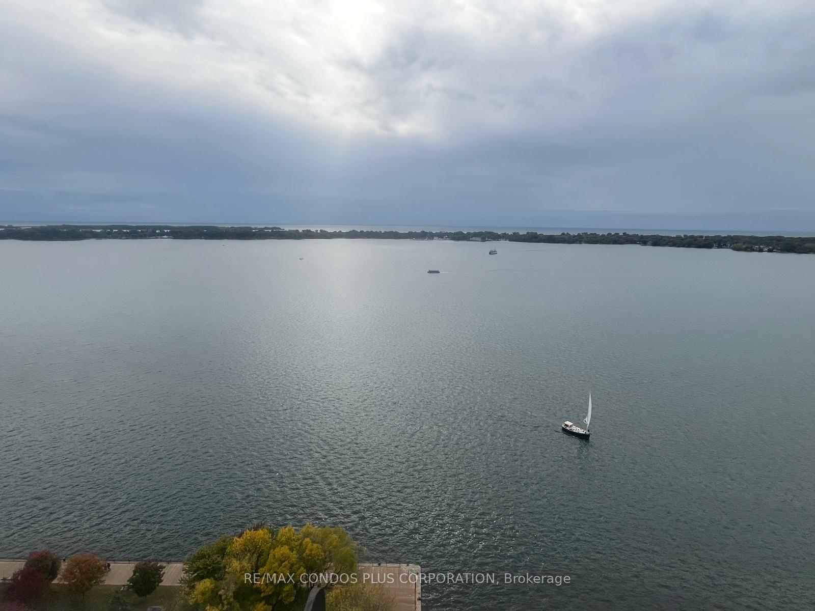 65 Harbour Square 2302 #2302, Toronto — Condo for lease, photo 1