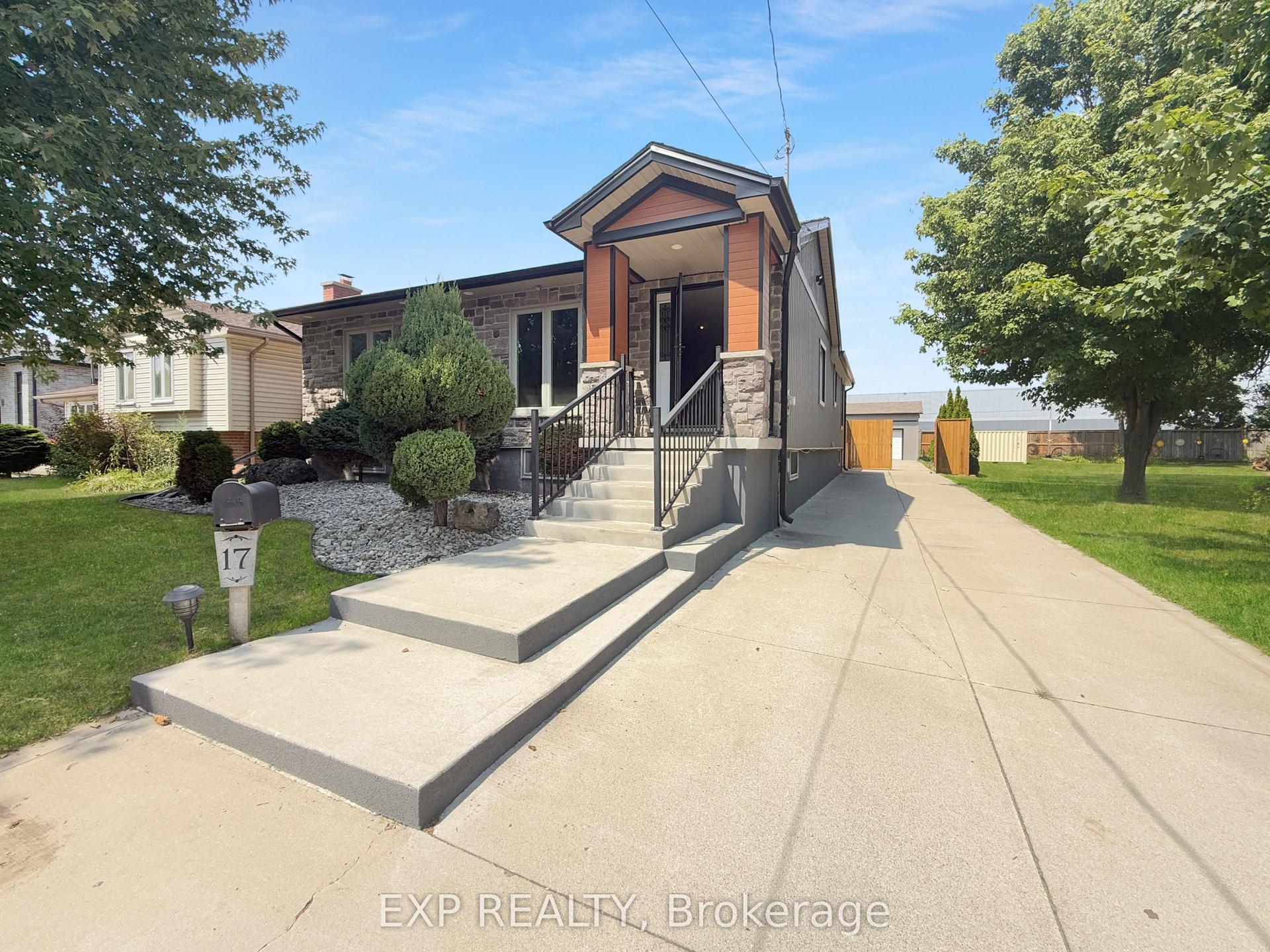17 Greenfield Court, London South — Detached for sale, photo 1