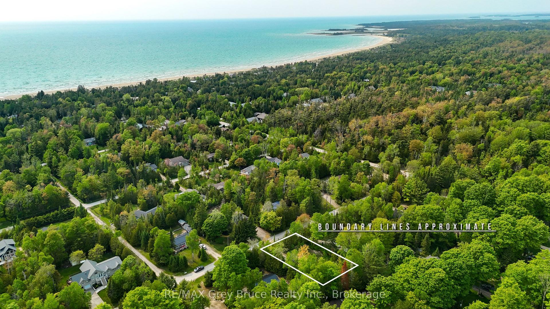 425 Dufferin Avenue — photo 1