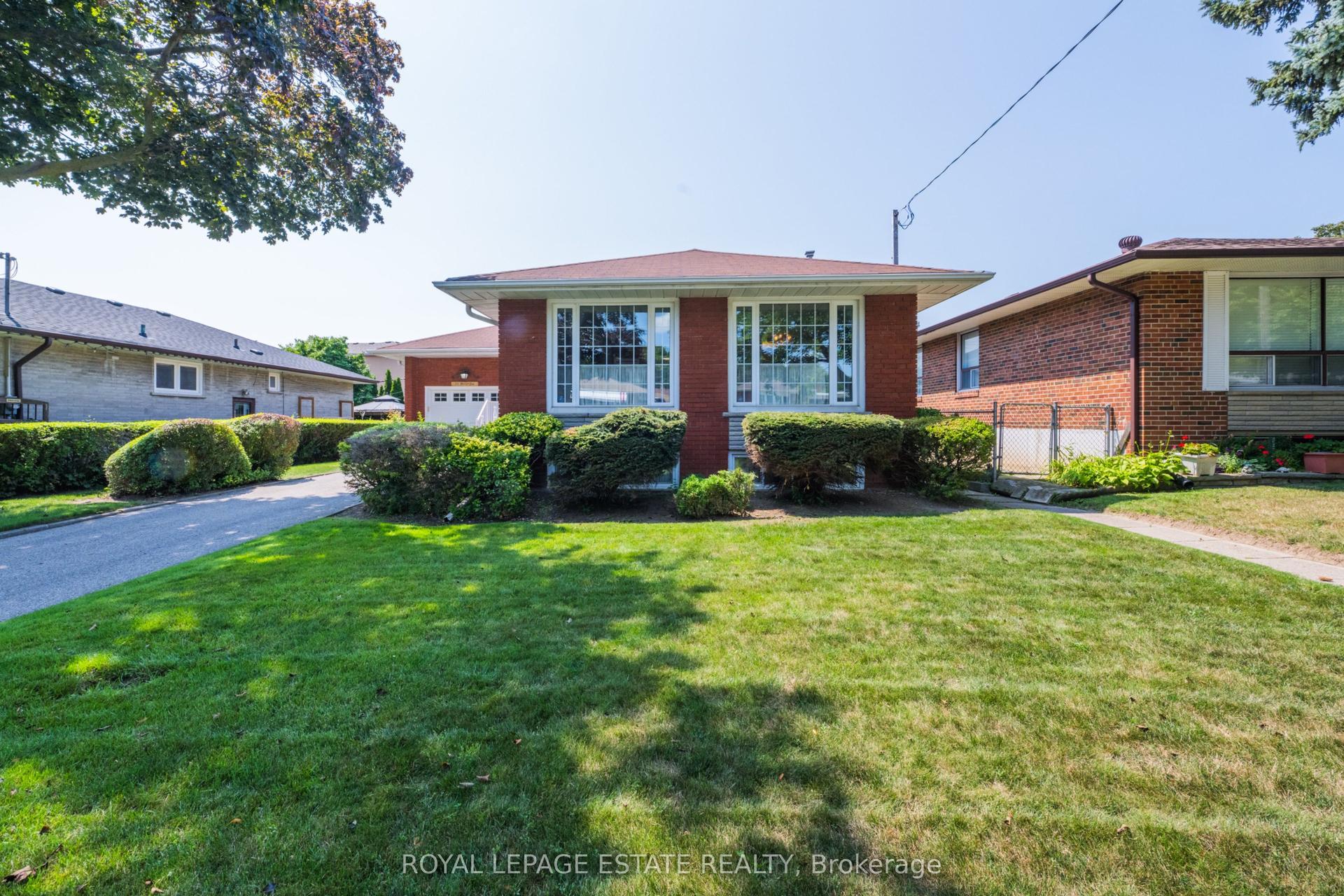 26 Mozart Avenue, Toronto — Detached for sale, photo 1