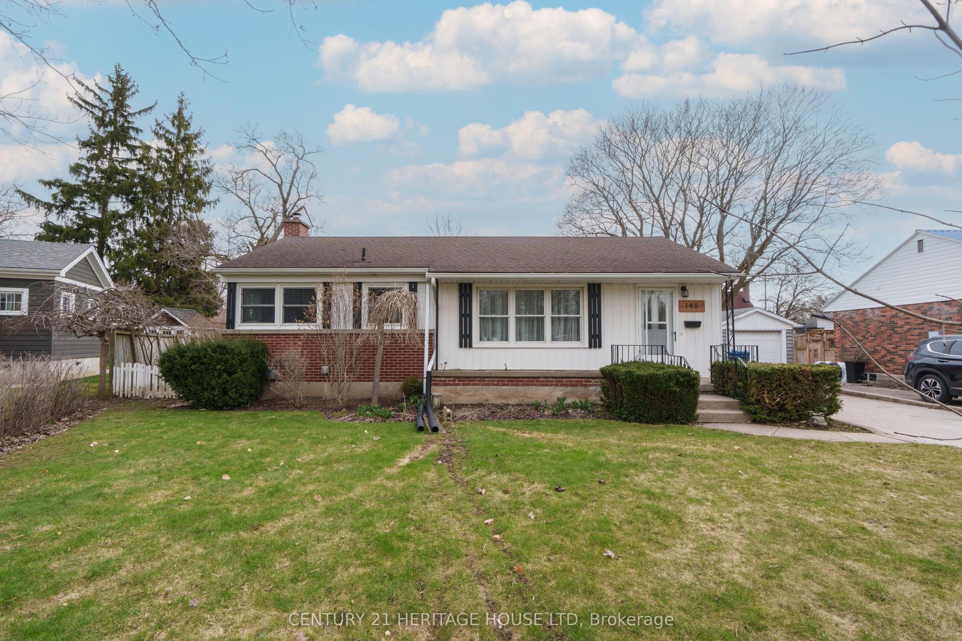 148 Glastonbury Crescent — photo 1