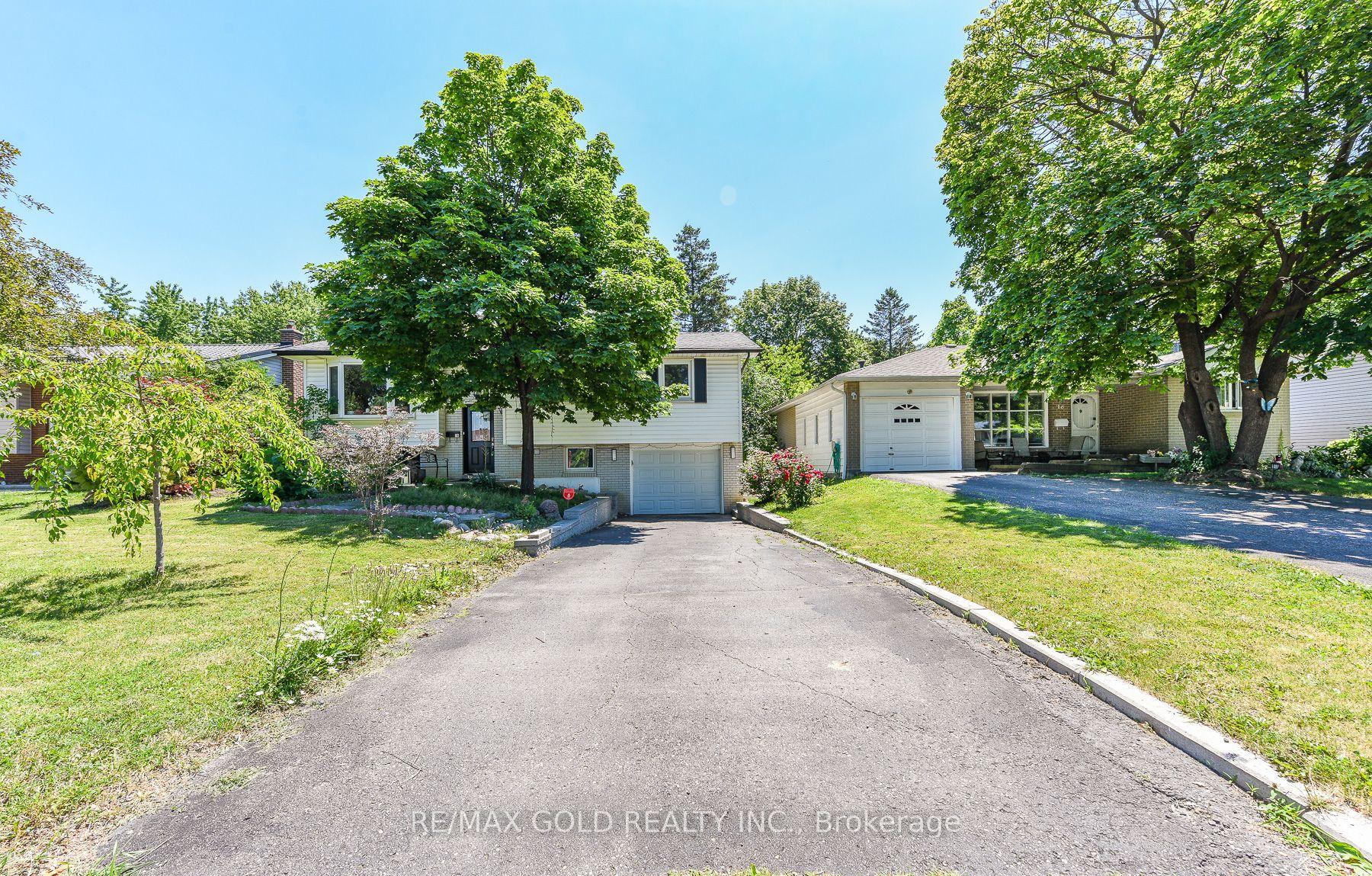 18 Drury Crescent — photo 1