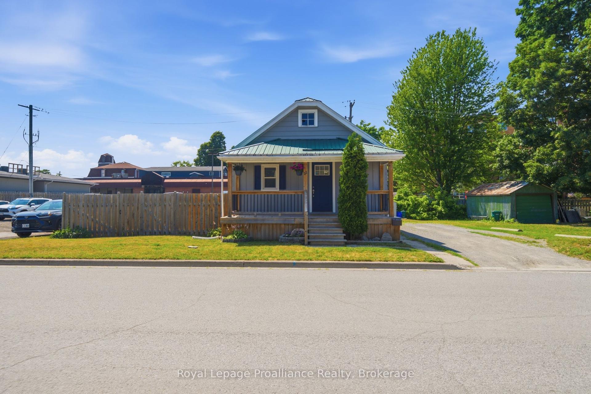 22 Flindall Street, Quinte West — Detached for sale, photo 1